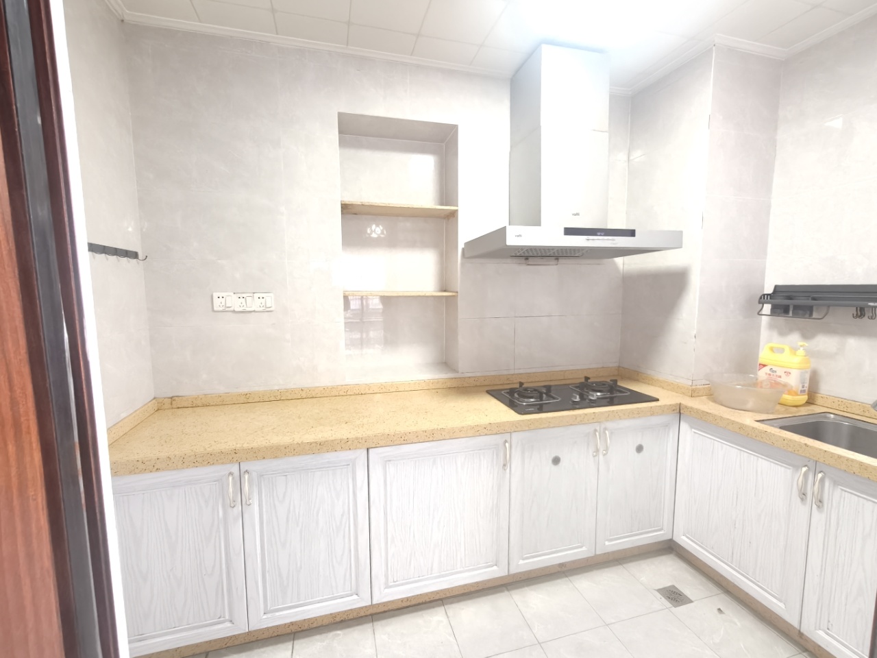 丘海警苑小区 3室2厅2卫 2800.0元/月 丘海警苑小区 3室2厅2卫 2800.0元/月室内图