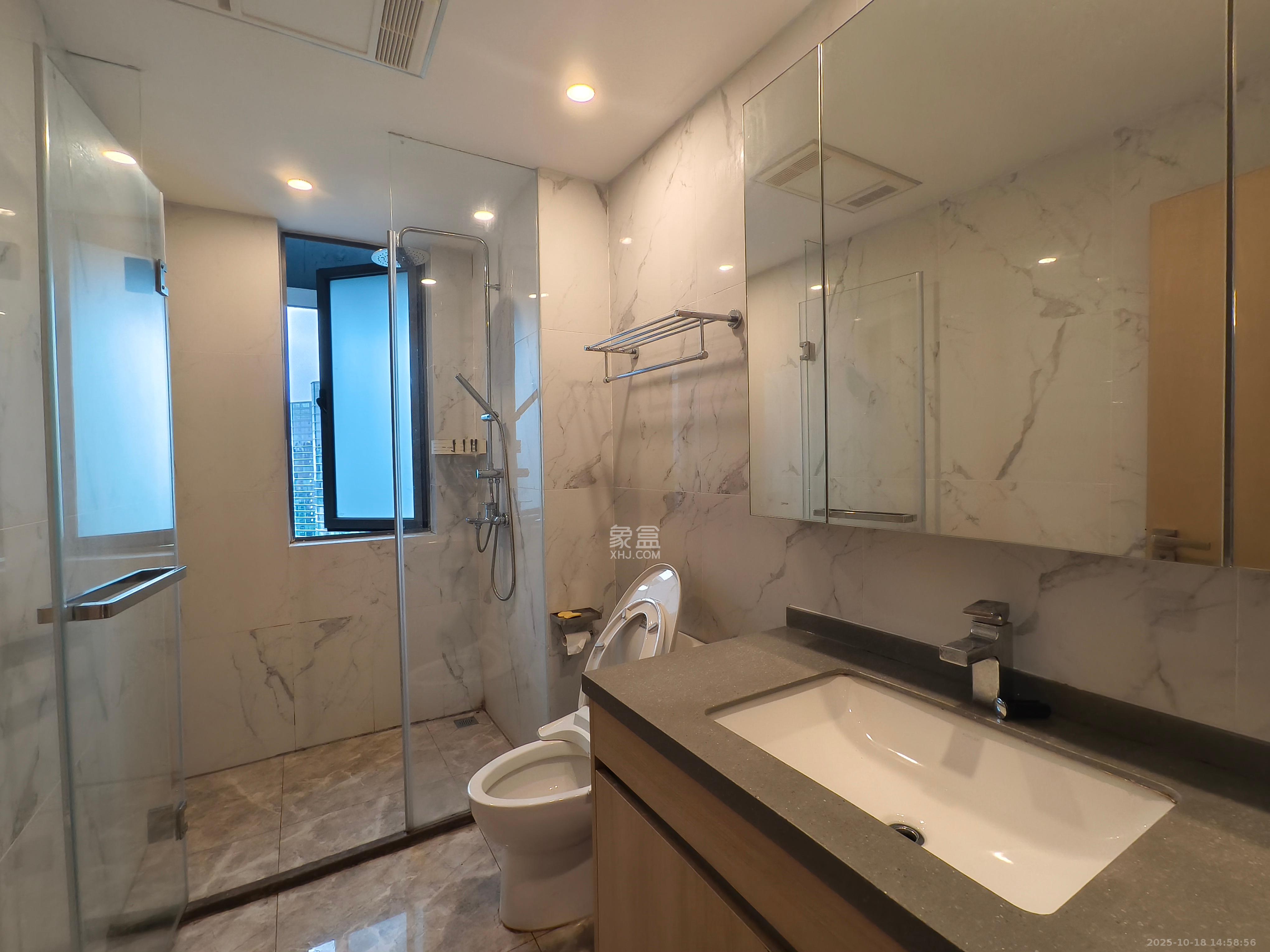 复地滨江金融中心  4室2厅2卫    4200.0元/月室内图