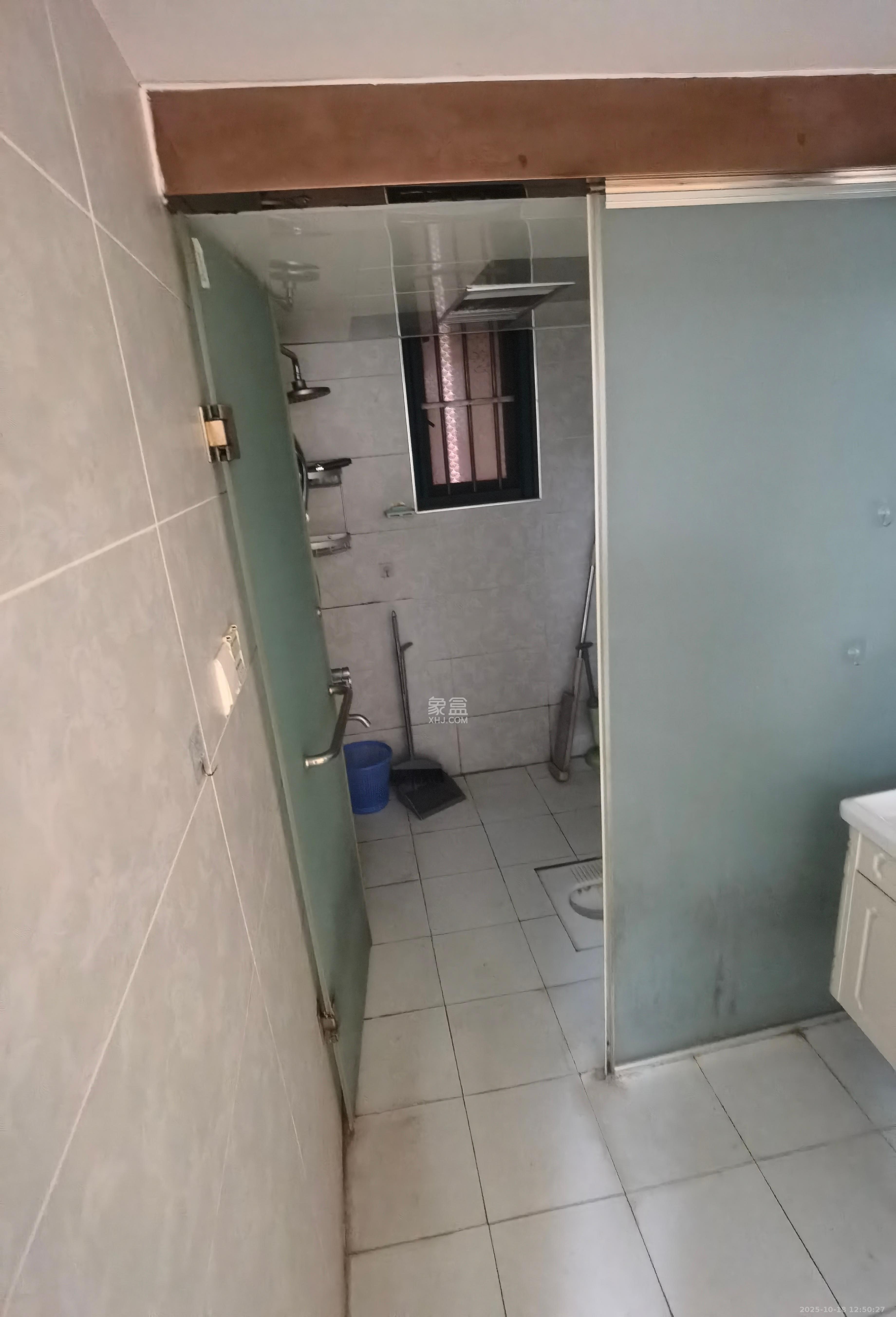 东玺门  2室1厅1卫    2400.0元/月 东玺门  2室1厅1卫    2400.0元/月室内图