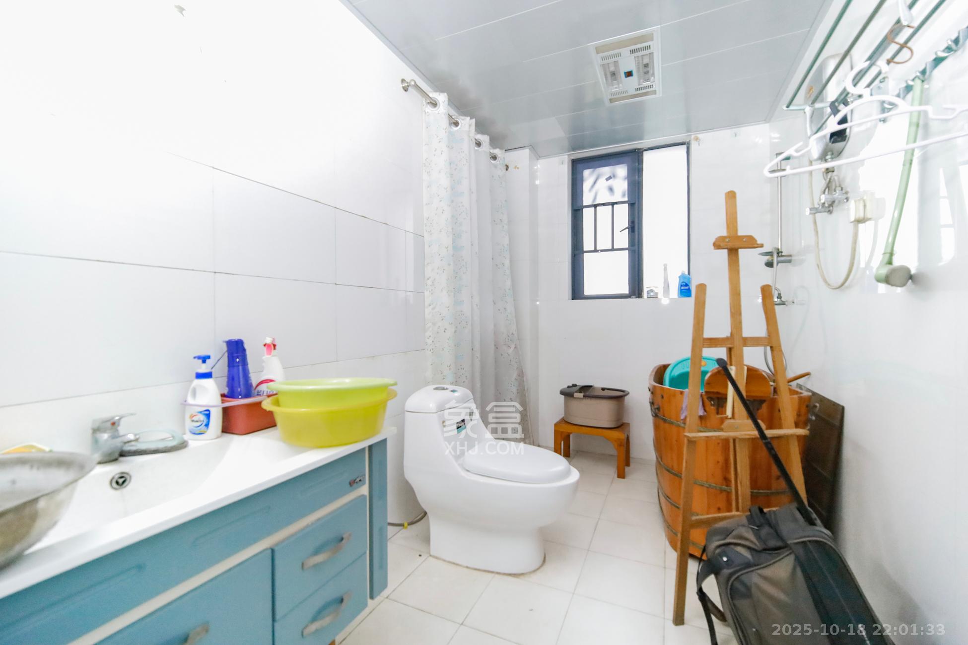 香溢豪庭  3室2厅2卫    90.0万卫生间