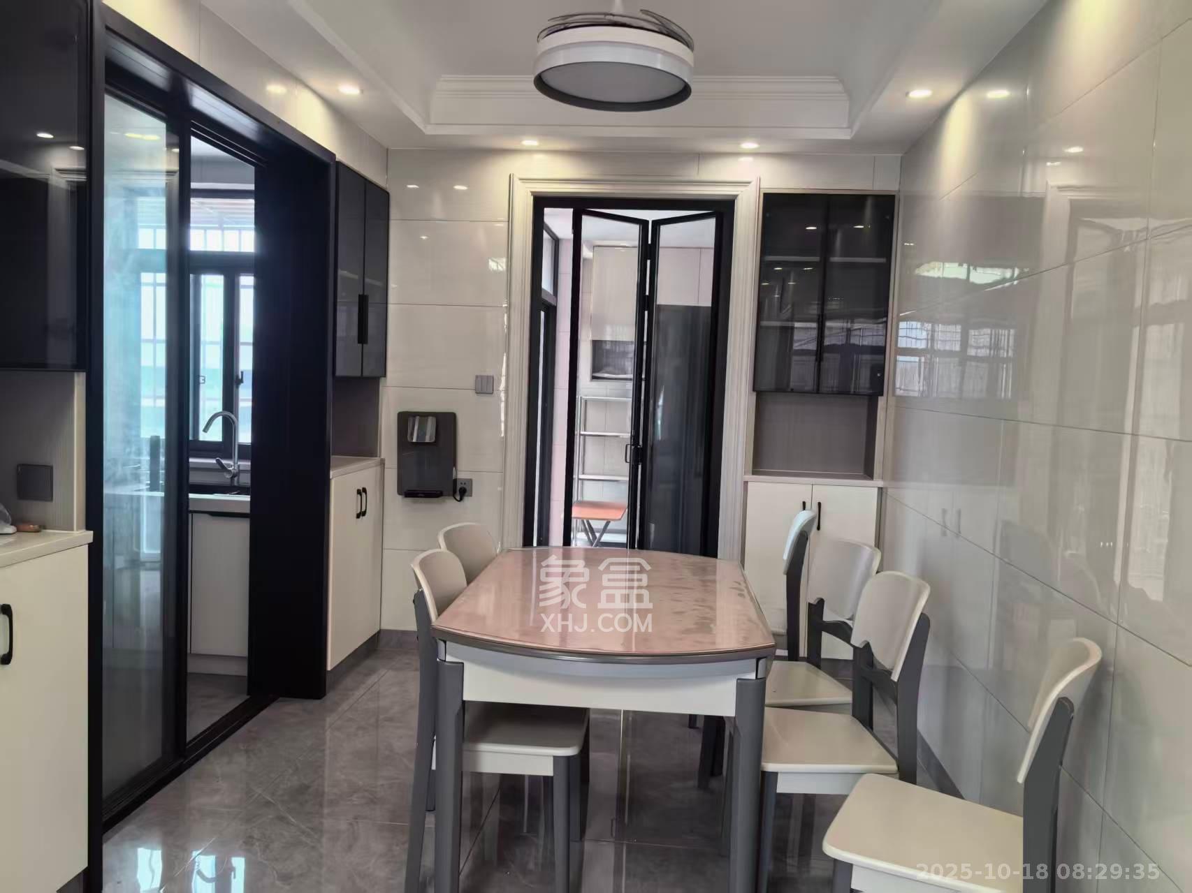 凯富南方鑫城 4室2厅2卫 2600.0元/月 凯富南方鑫城 4室2厅2卫 2600.0元/月室内图