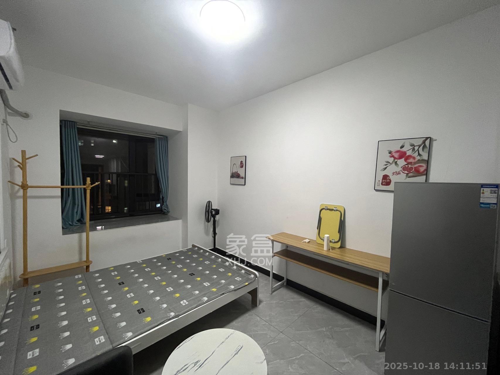 保利麓谷林语I区  1室1厅1卫    1300.0元/月室内图