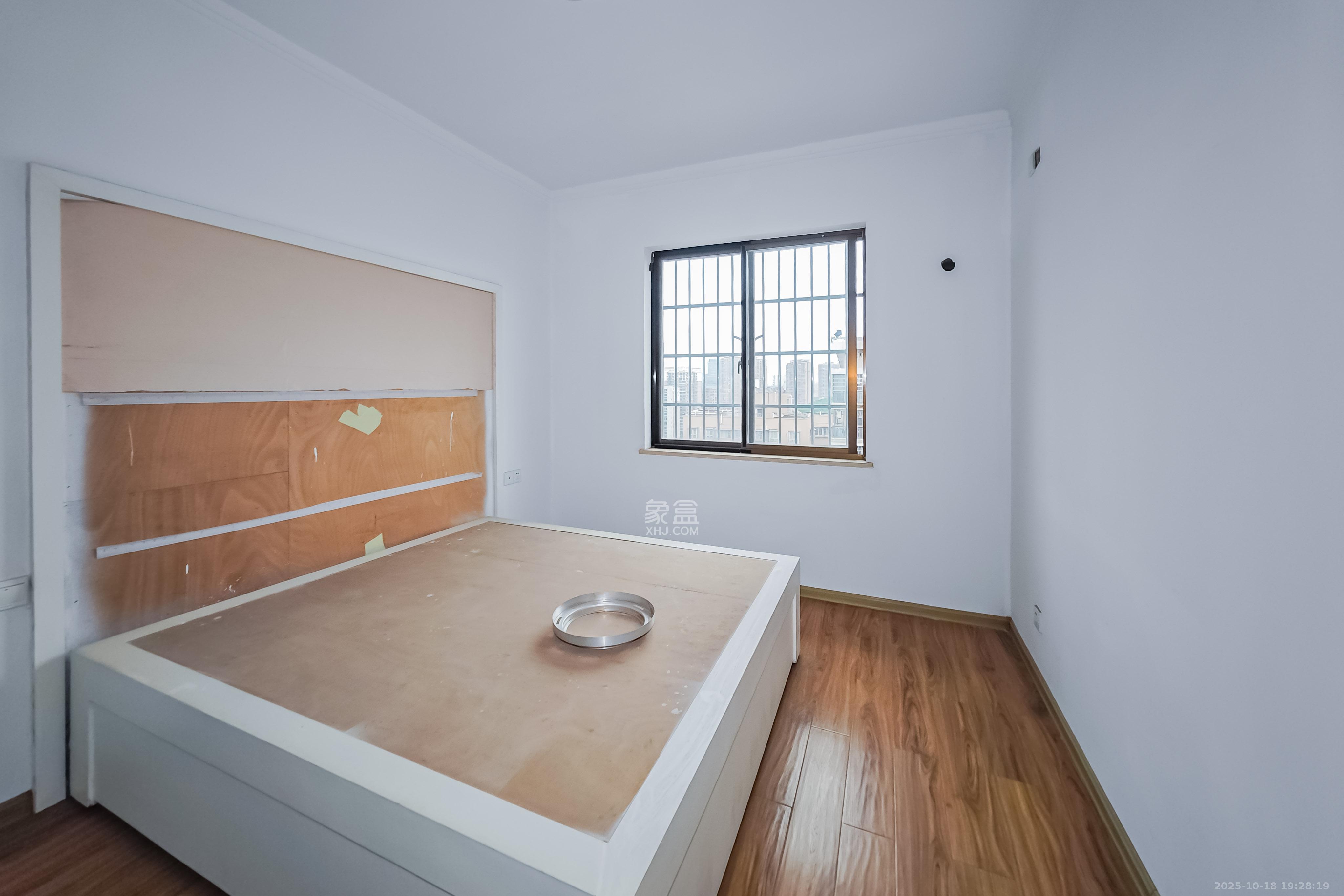 湘核佳苑  4室2厅2卫    88.0万卧室