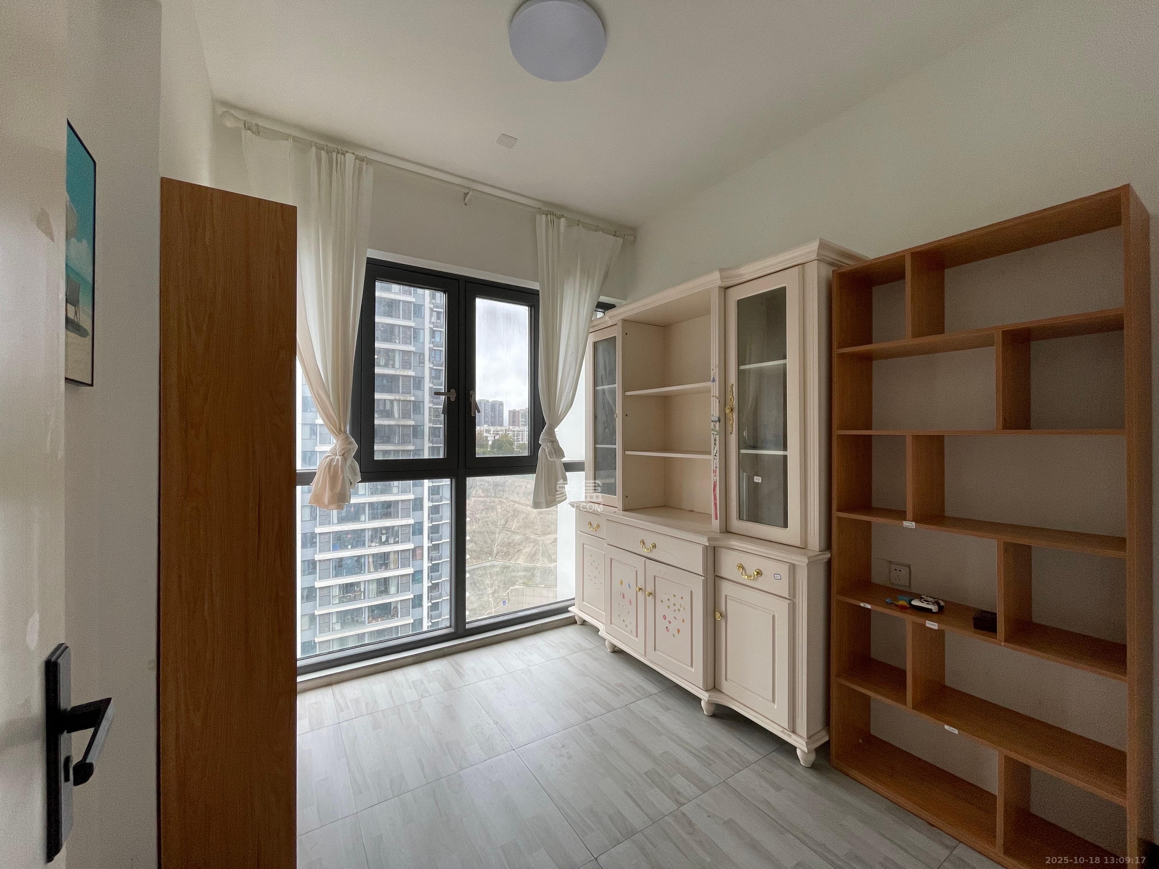 蔷薇国际  4室2厅2卫    3000.0元/月室内图