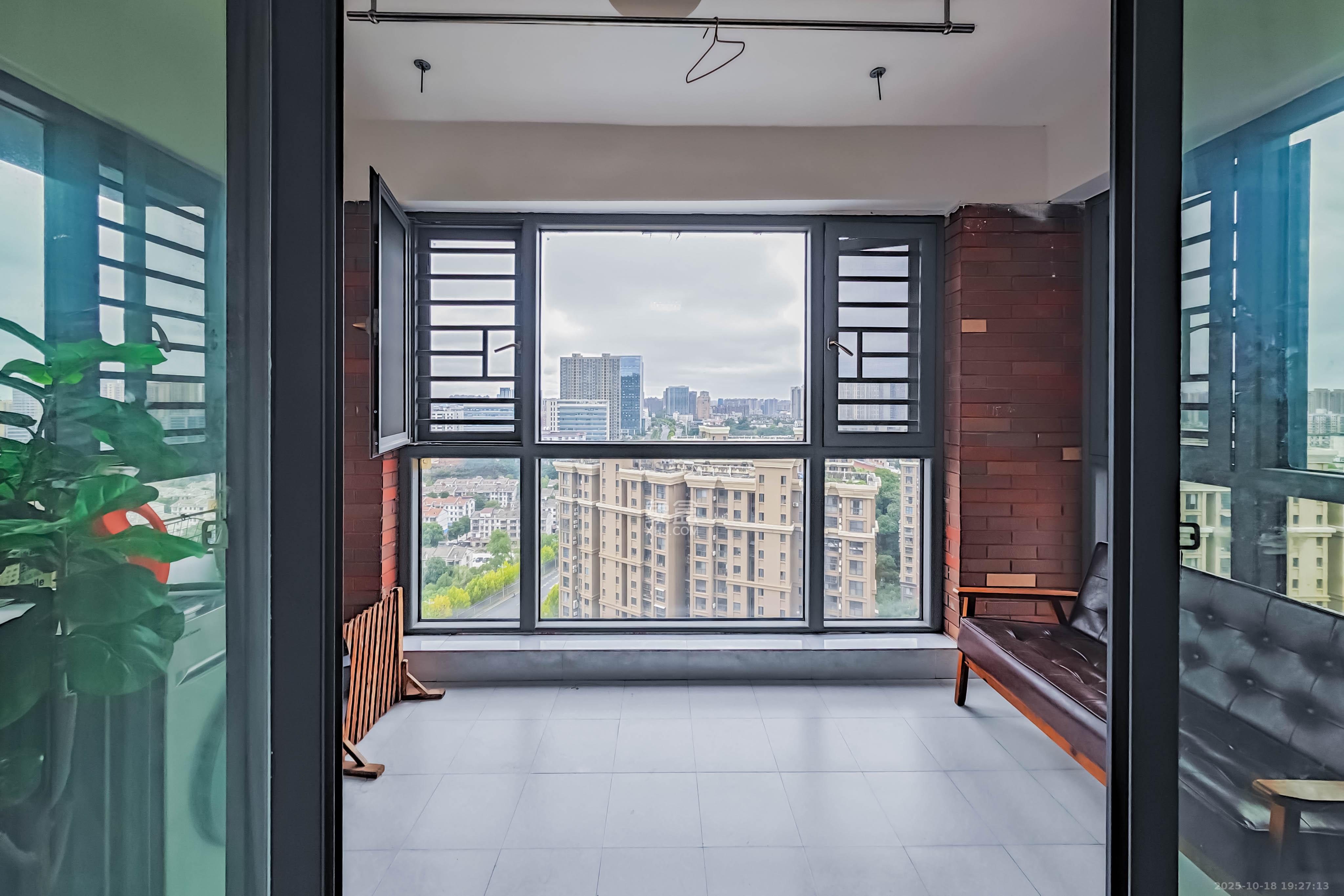 半山壹号  2室2厅2卫    90.0万其他