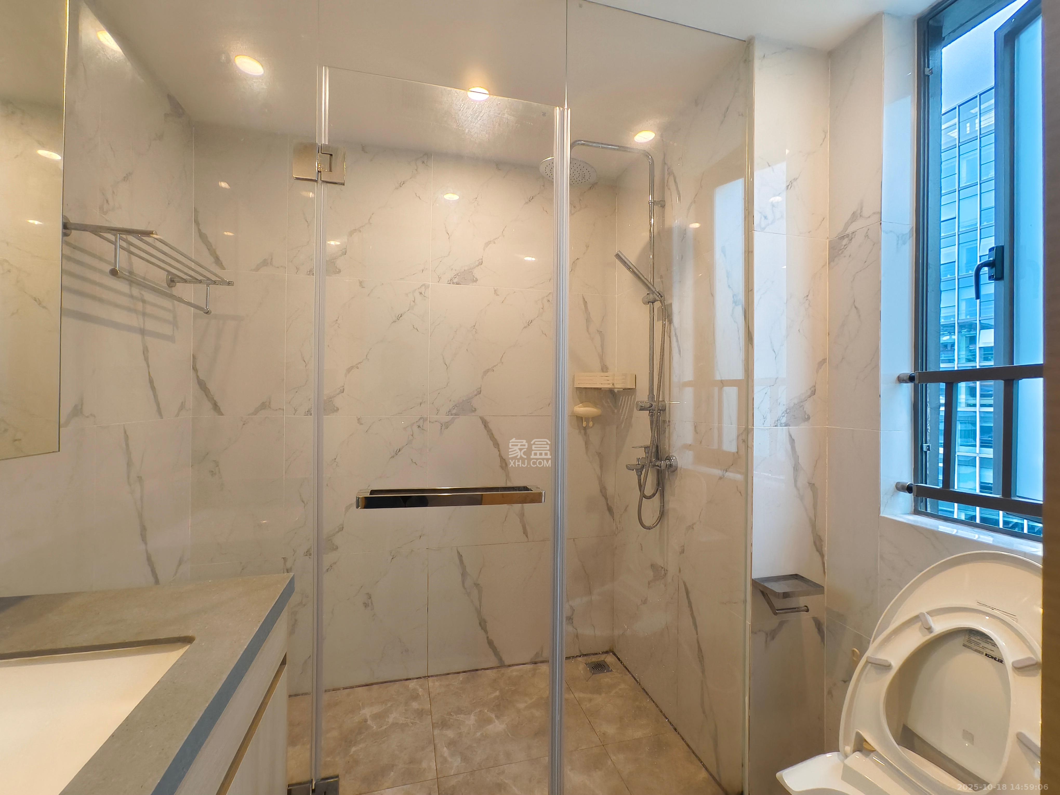 复地滨江金融中心  4室2厅2卫    4200.0元/月室内图