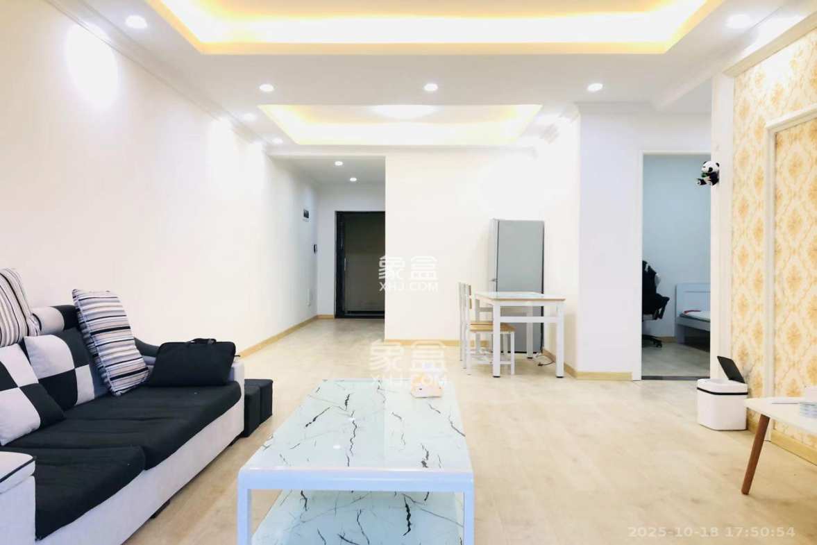 五江天街南区  3室2厅1卫    2100.0元/月 五江天街南区  3室2厅1卫    2100.0元/月室内图1