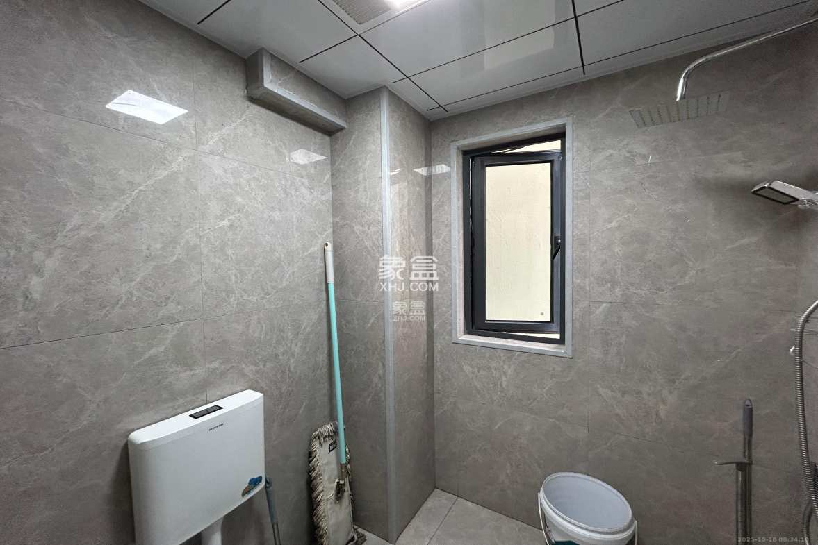 保利金香槟 3室2厅2卫 3600.0元/月 保利金香槟 3室2厅2卫 3600.0元/月室内图