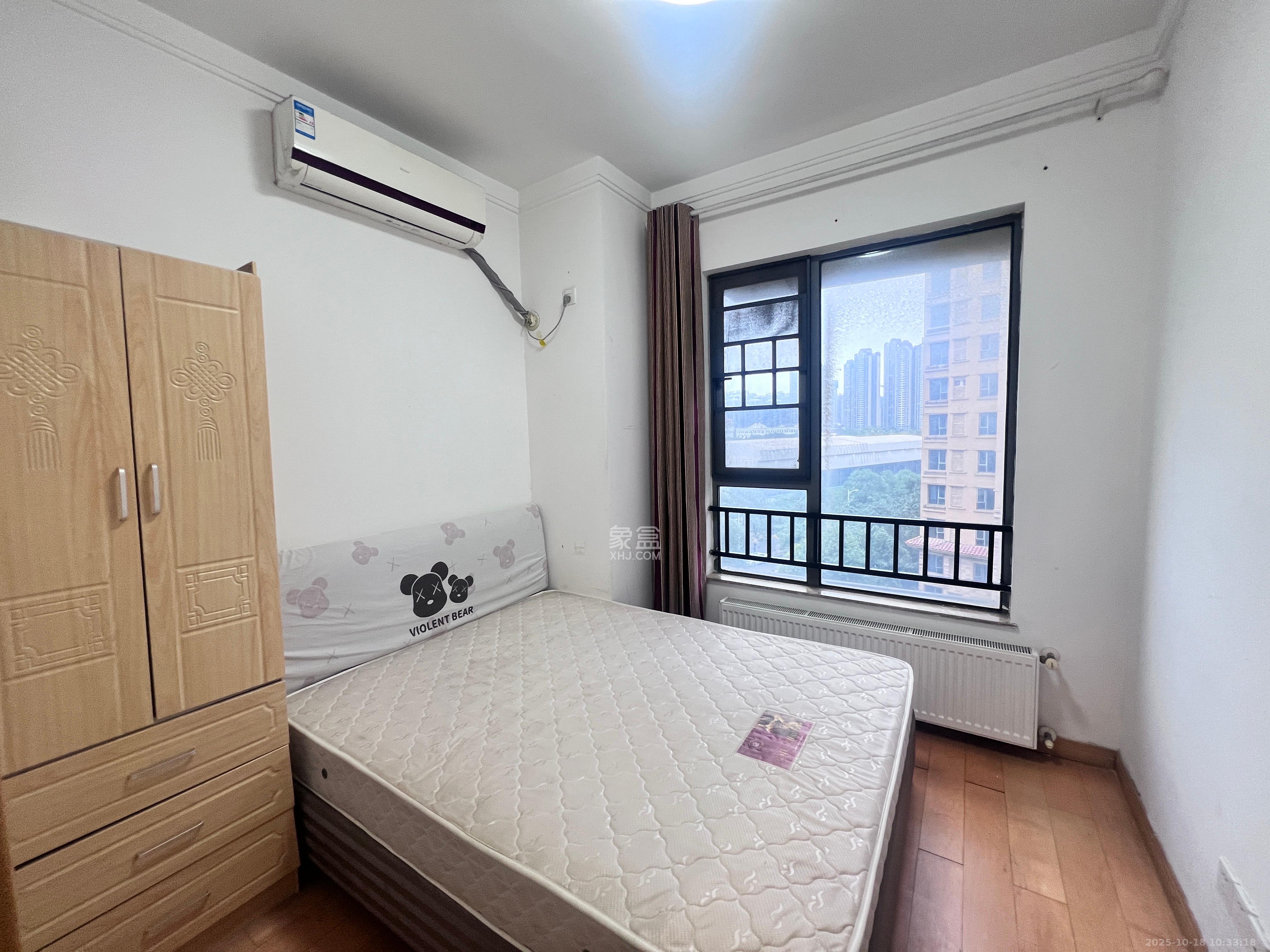 珠江郦城探香里  3室2厅1卫    1900.0元/月 珠江郦城探香里  3室2厅1卫    1900.0元/月室内图