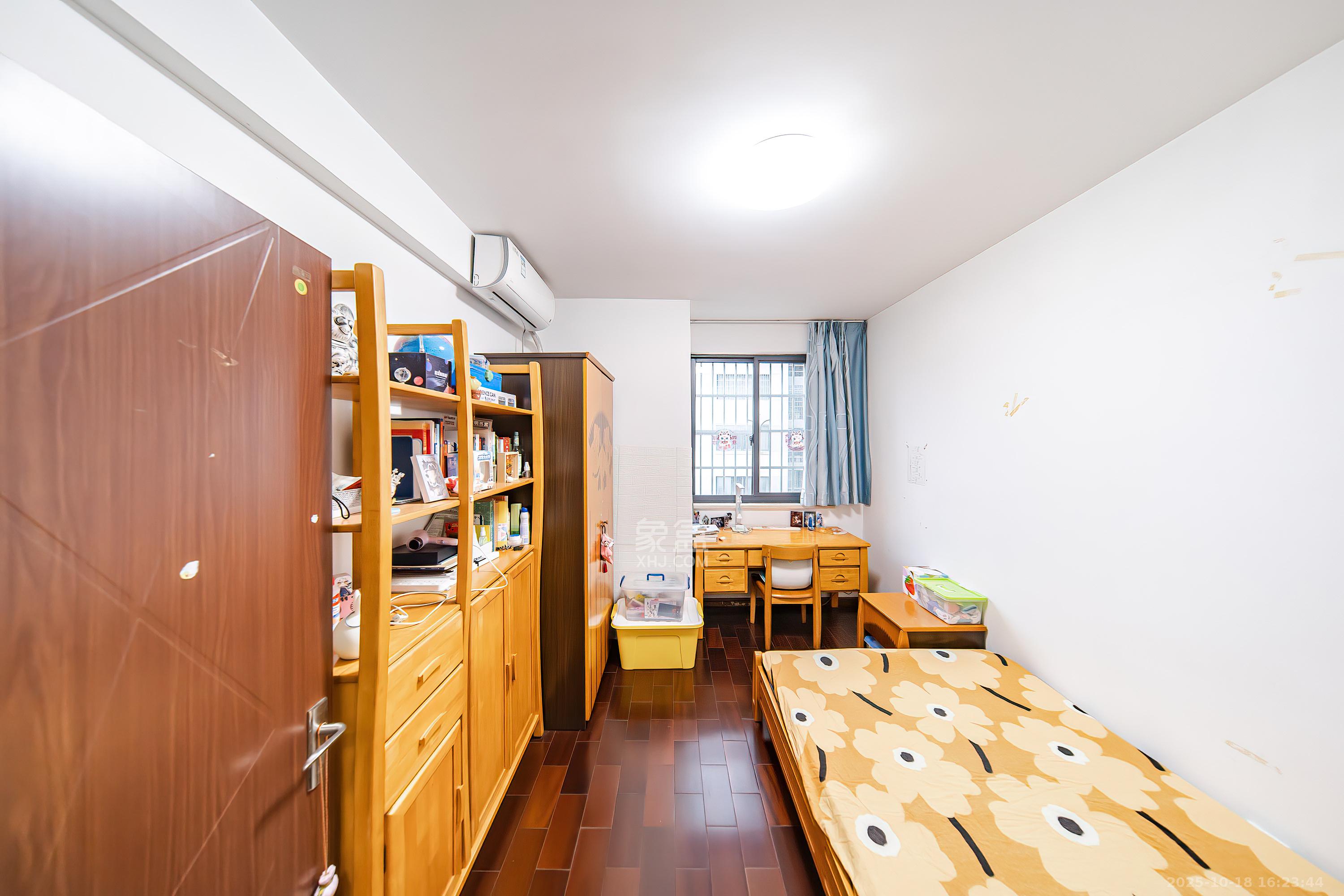 阳光100一期、四五期  4室2厅2卫    138.0万卧室