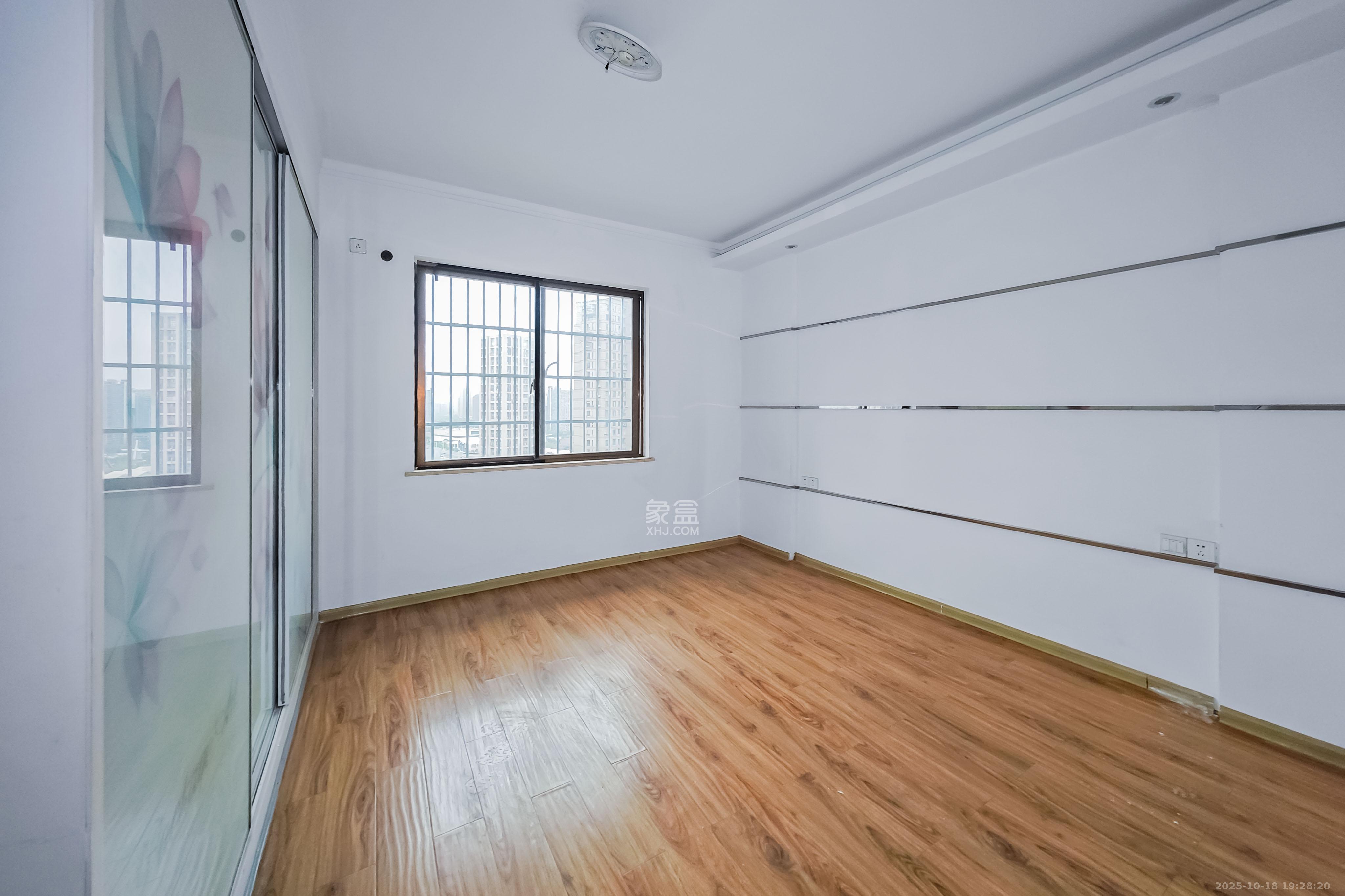 湘核佳苑  4室2厅2卫    88.0万卧室