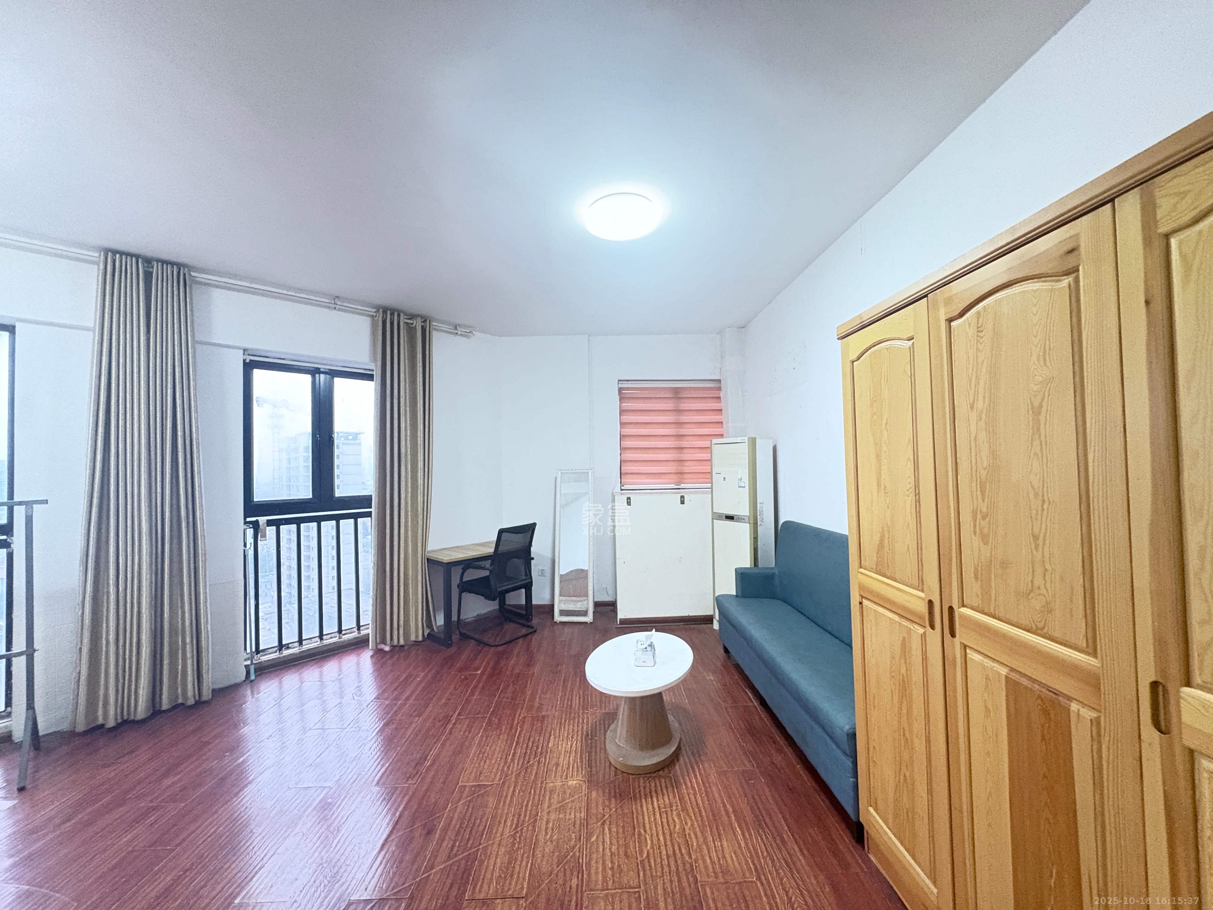 麓谷明珠  1室1厅1卫    1350.0元/月