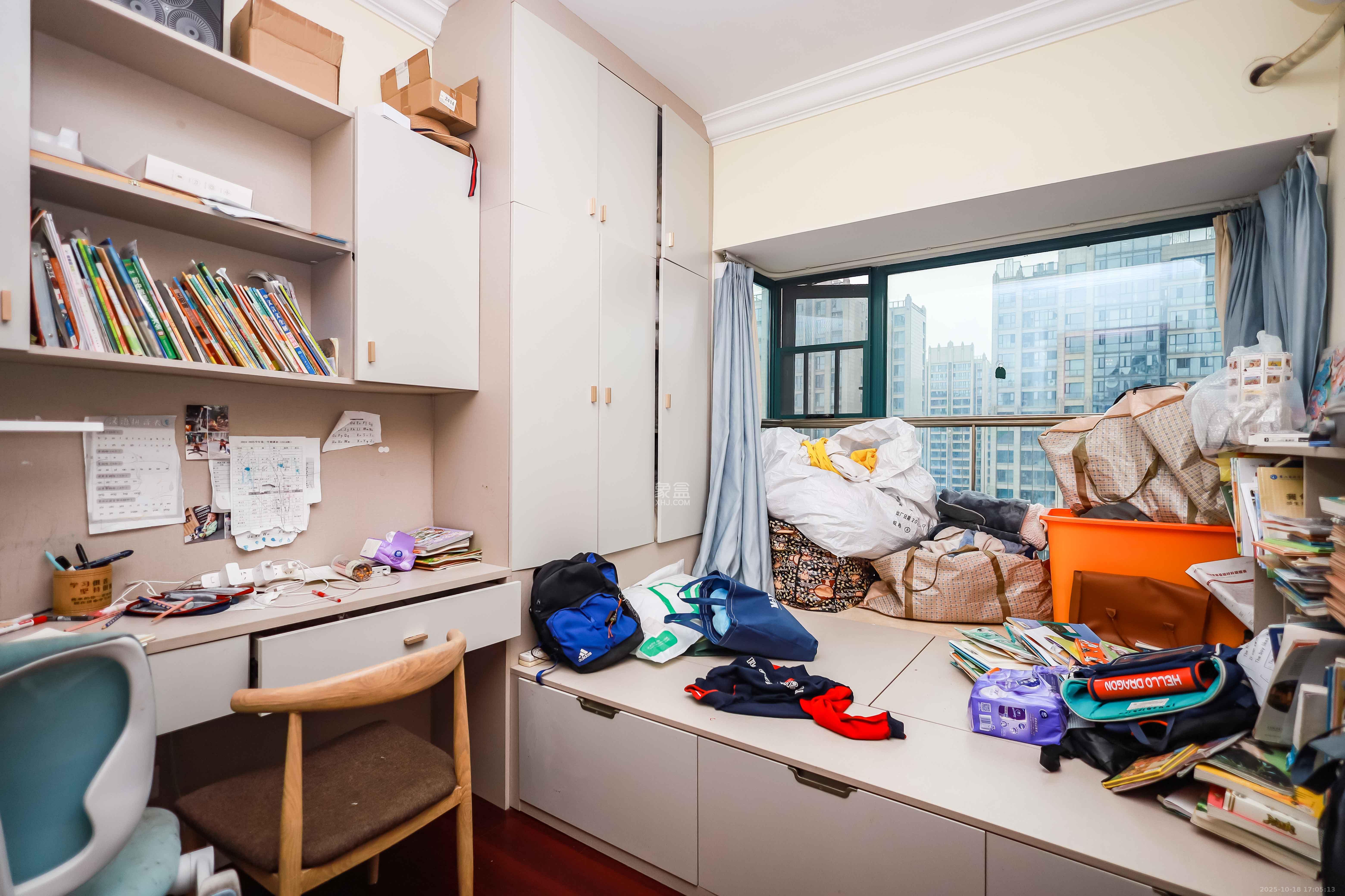 恒大华府  3室2厅1卫    115.0万卧室