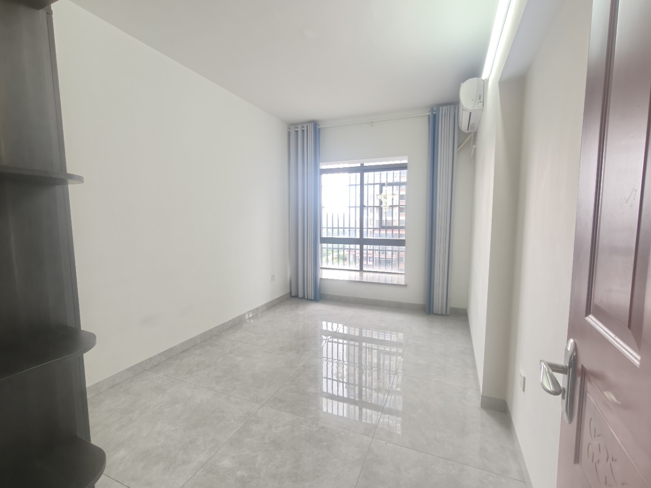 丘海警苑小区  3室2厅2卫    2800.0元/月室内图