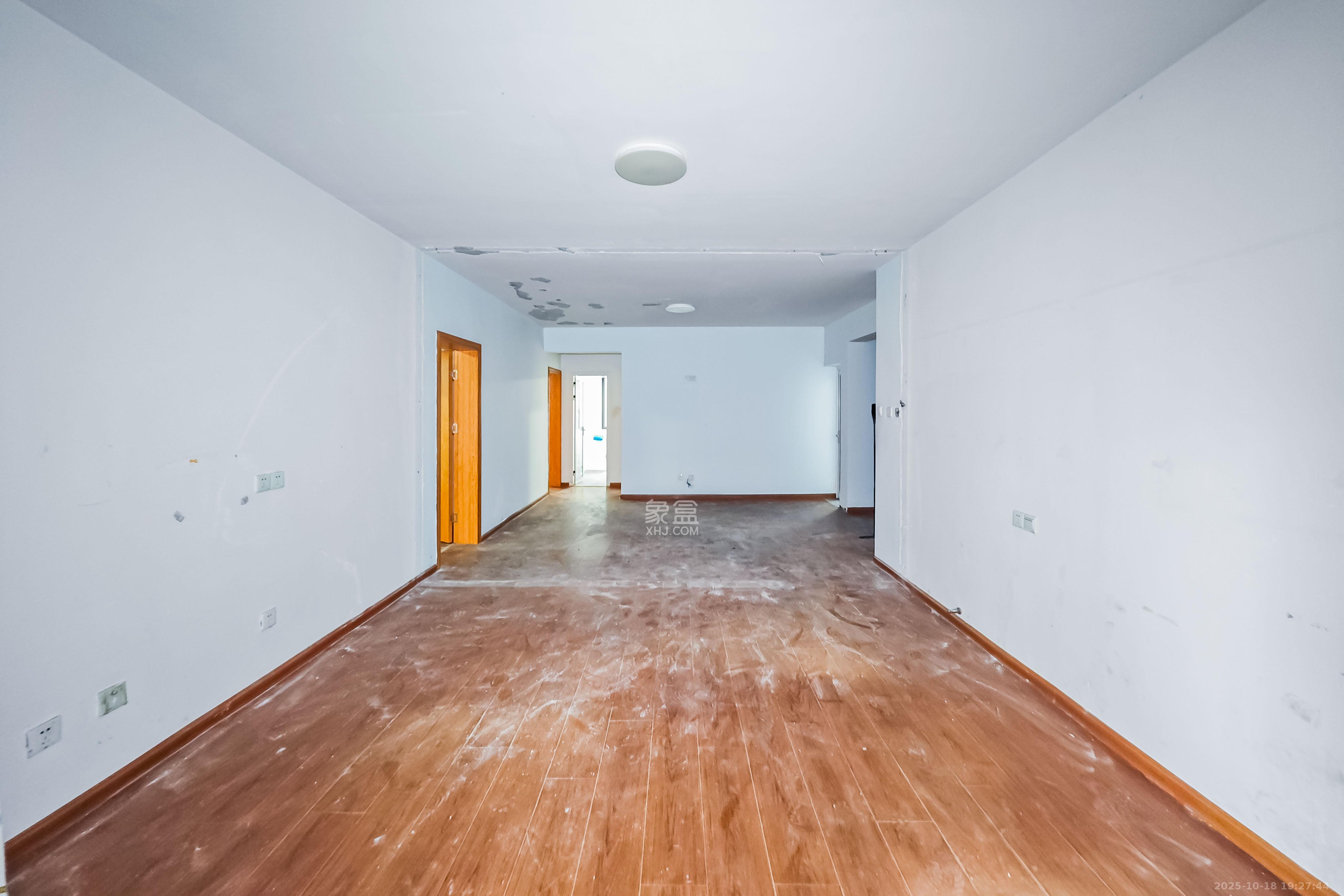 半山壹号  3室2厅2卫    138.0万 半山壹号  3室2厅2卫    138.0万