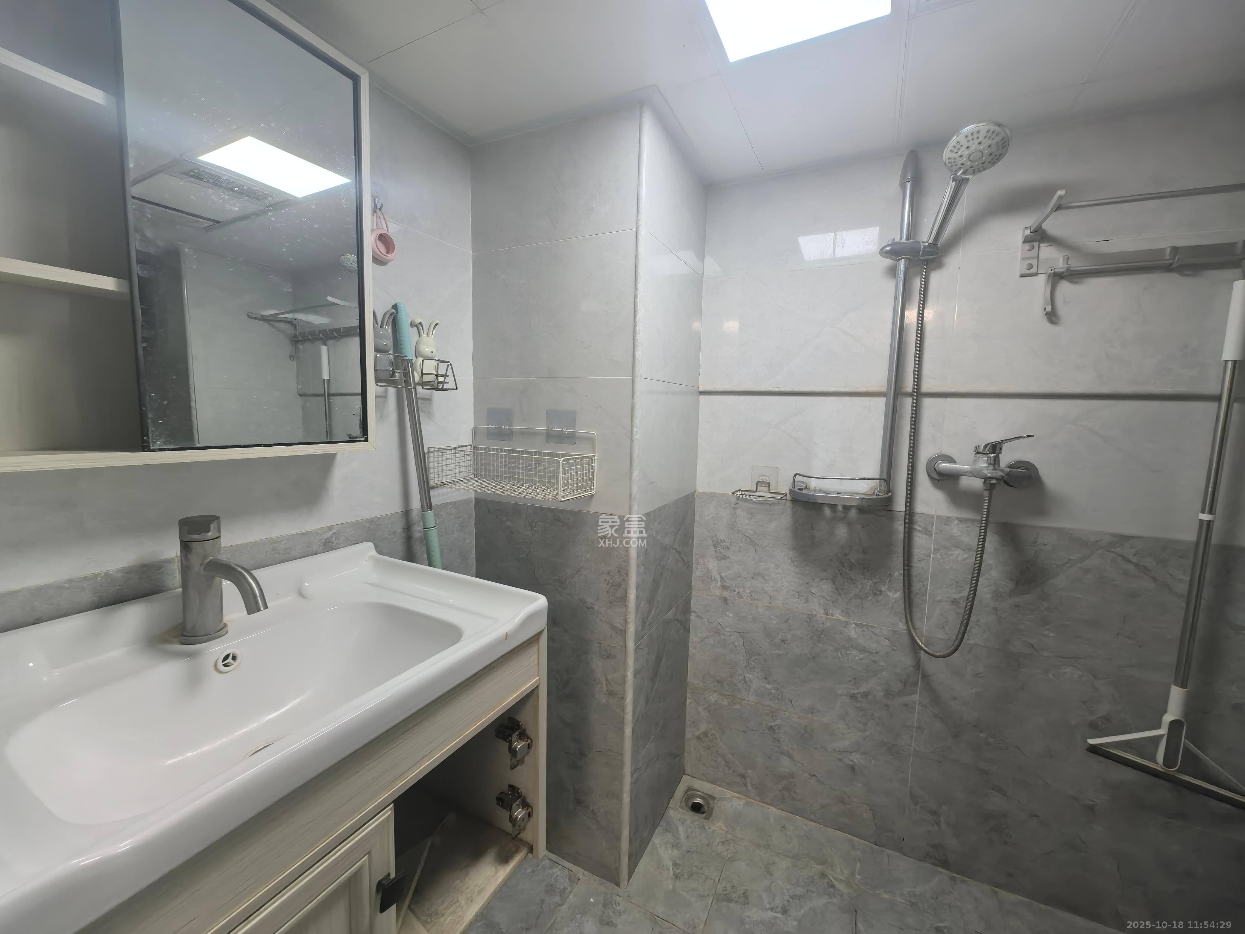 龙湖新壹城 1室1厅1卫 1300.0元/月 龙湖新壹城 1室1厅1卫 1300.0元/月室内图