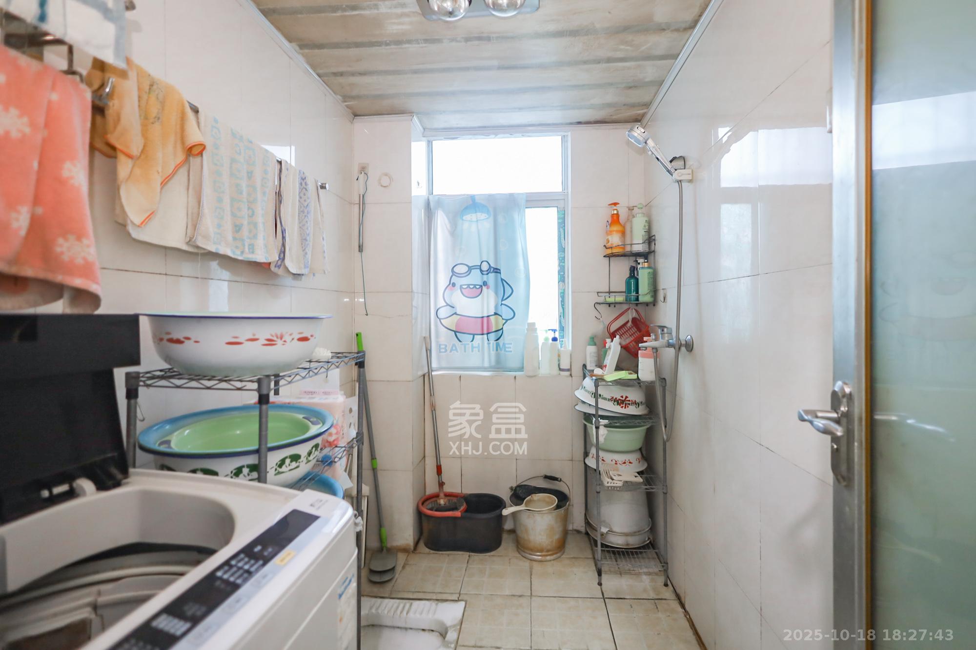 新雅园  3室2厅2卫    98.0万卫生间