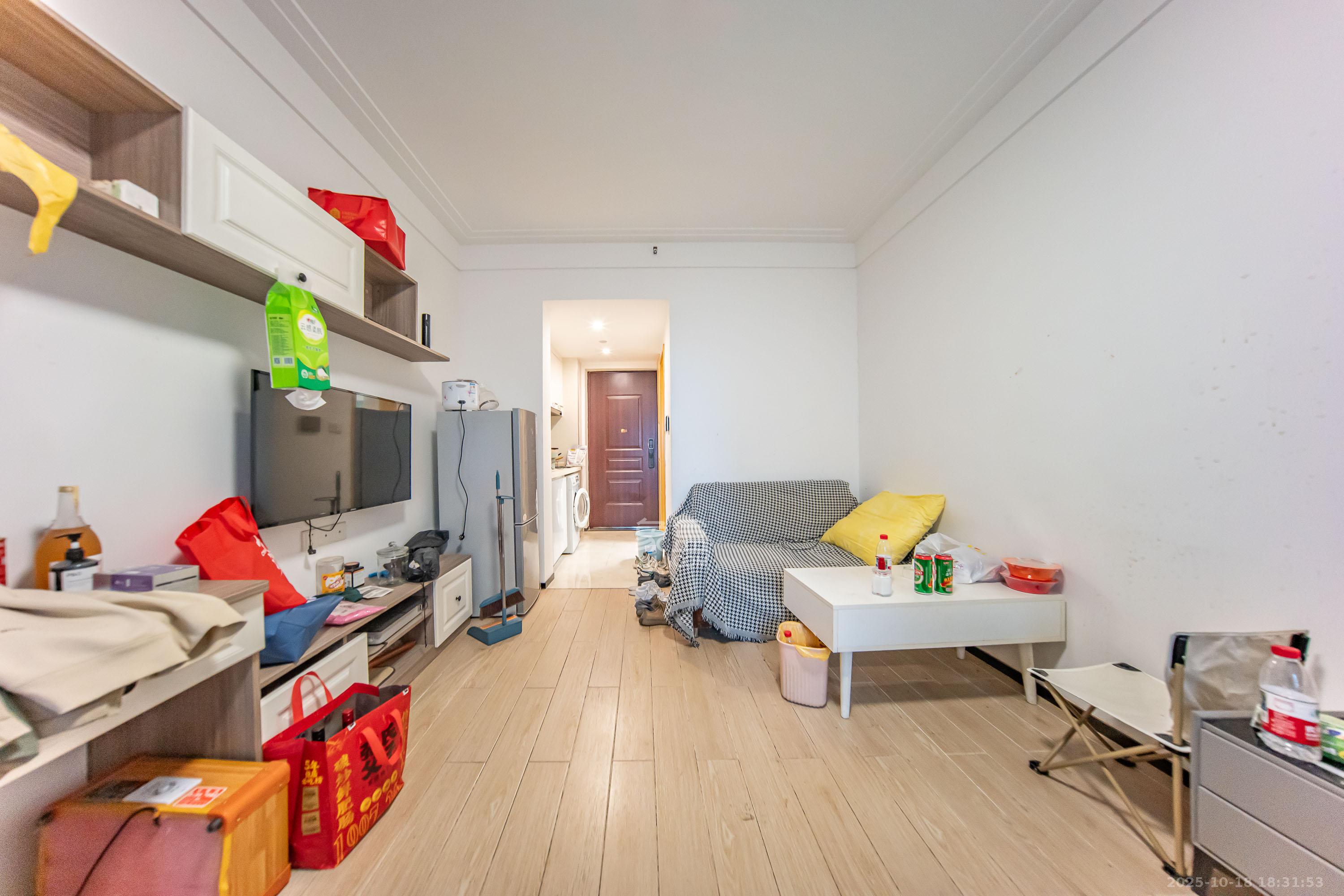 中海国际二期 1室1厅1卫 18.0万 中海国际二期 1室1厅1卫 18.0万客厅