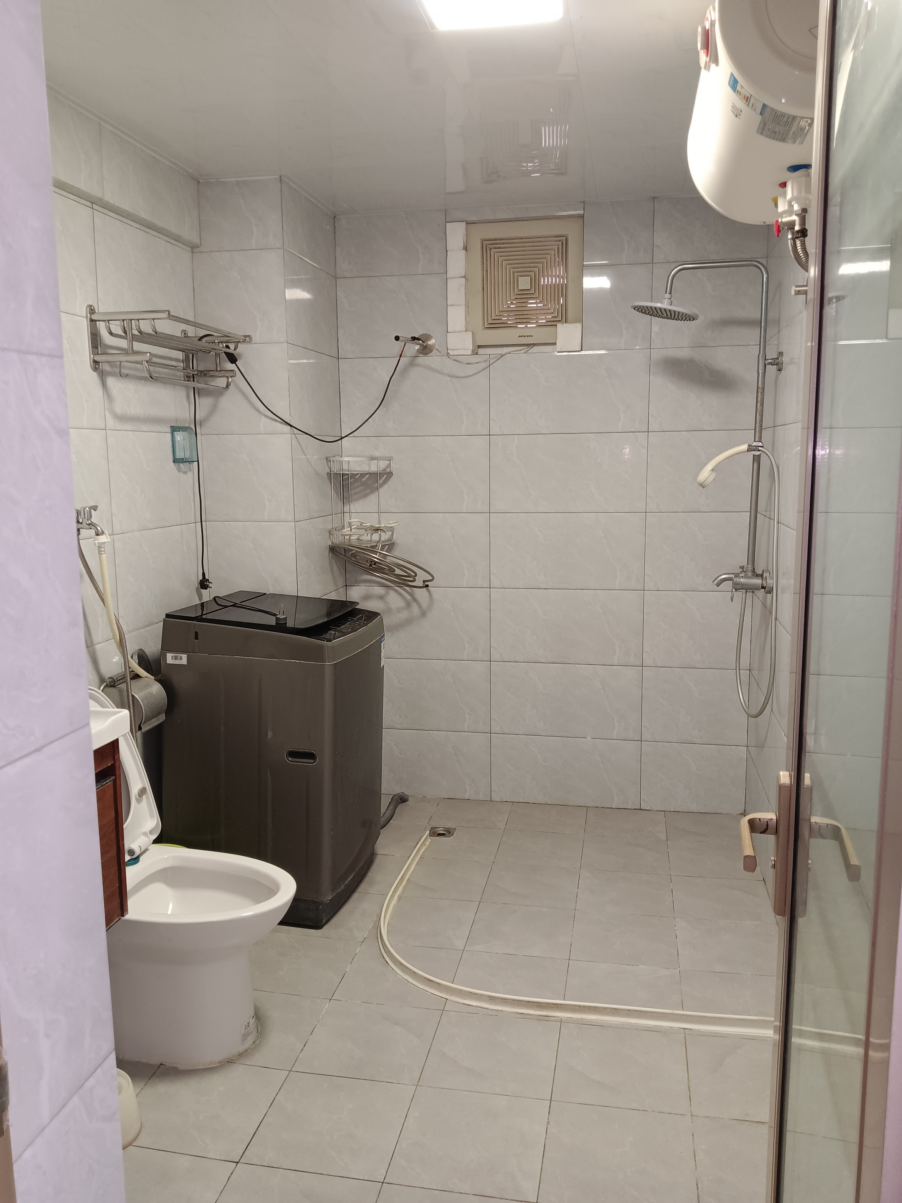 新宏基大厦 1室0厅0卫 1800.0元/月 新宏基大厦 1室0厅0卫 1800.0元/月室内图