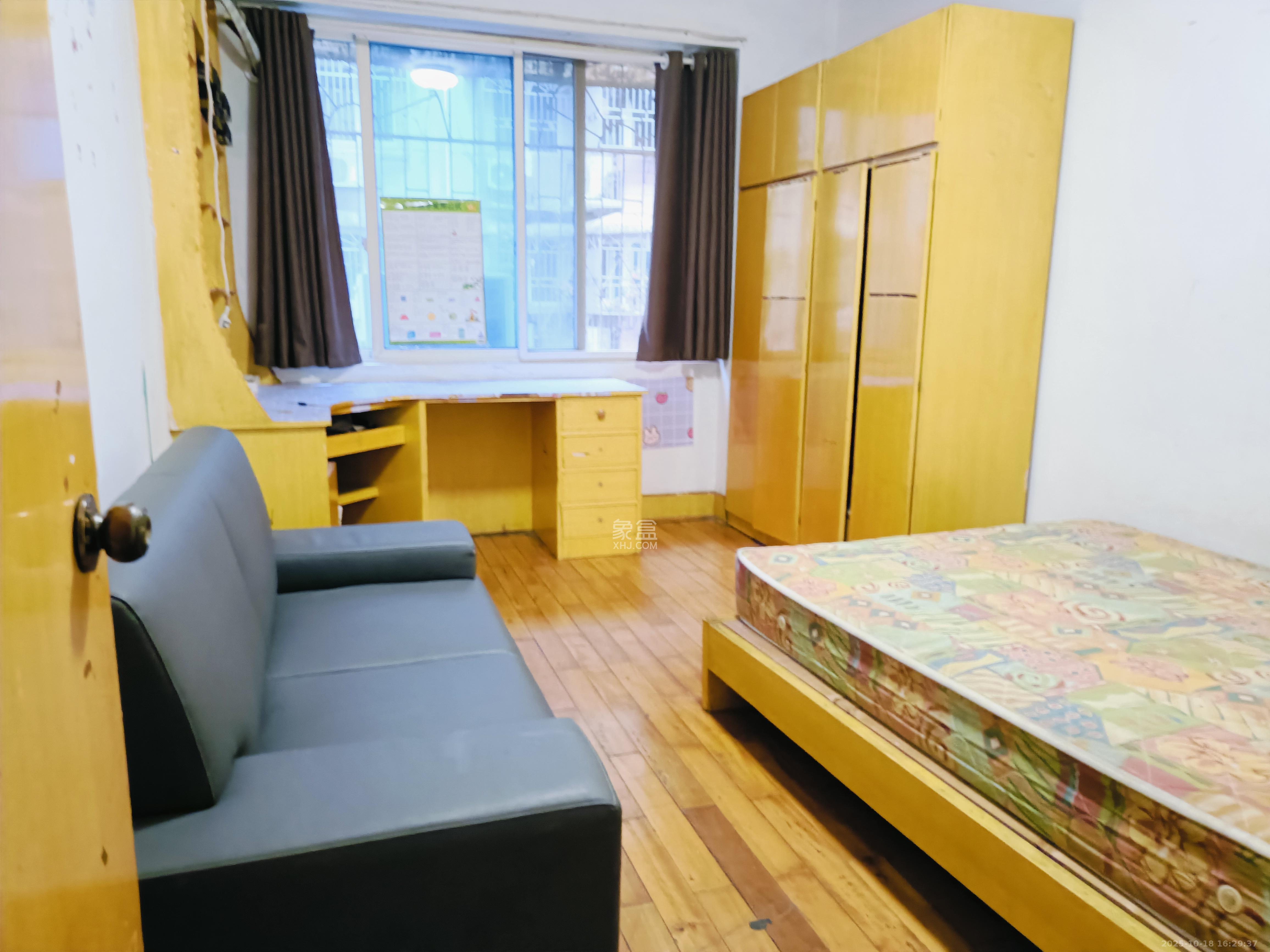 东风二村社区房  3室2厅1卫    2000.0元/月室内图