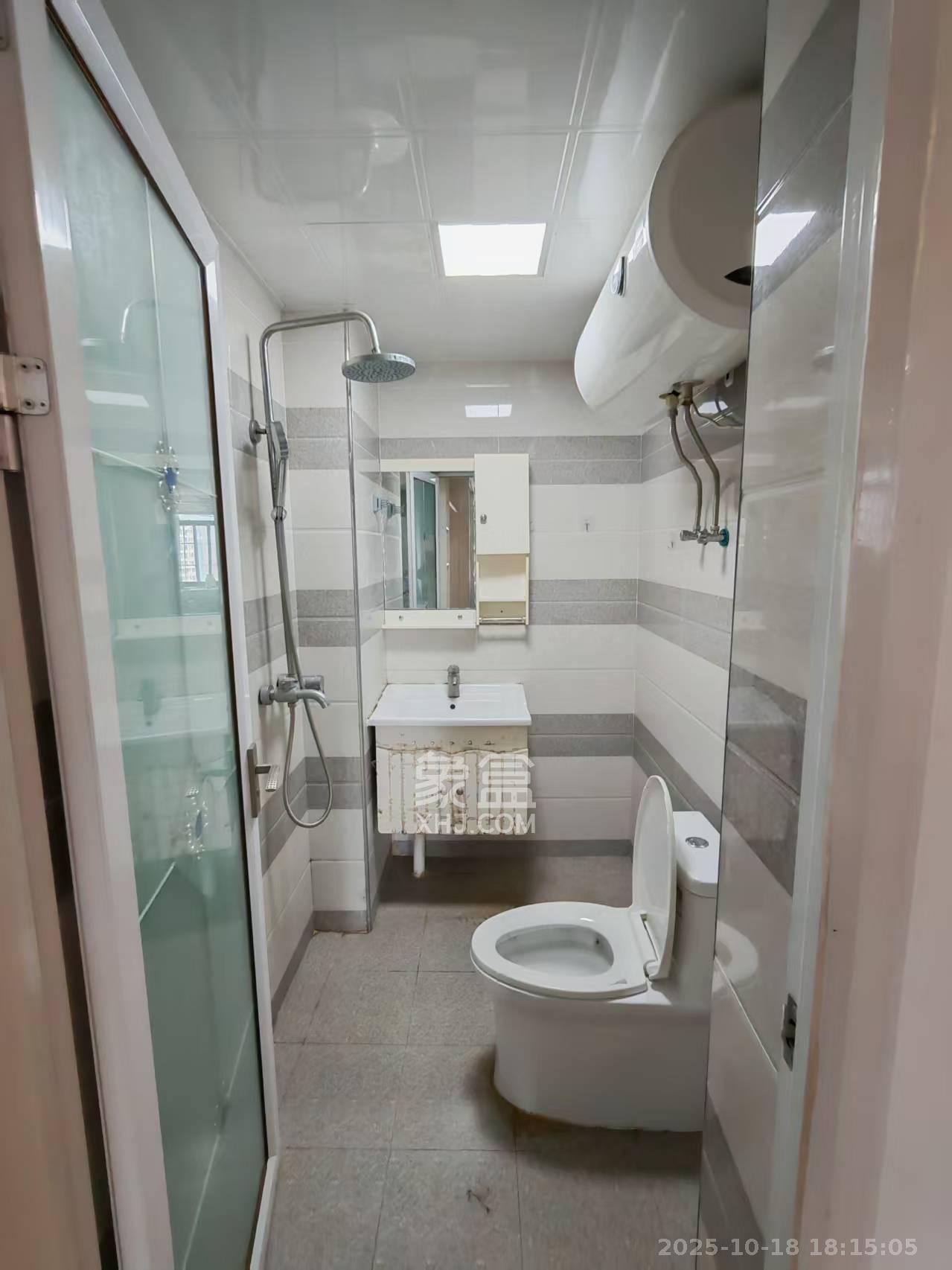 绿地公馆(绿地名邸)  1室1厅1卫    1300.0元/月 绿地公馆(绿地名邸)  1室1厅1卫    1300.0元/月室内图