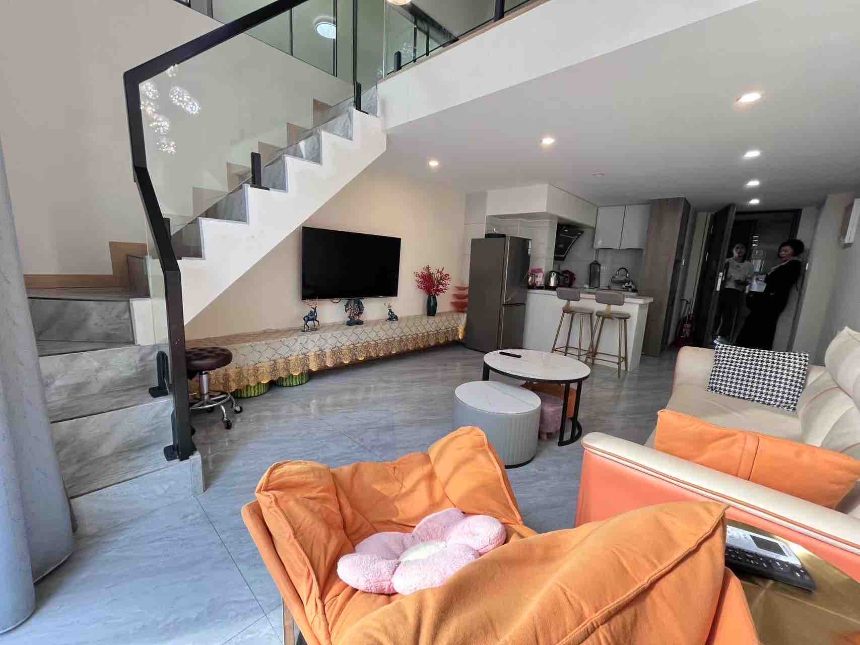 船山公馆  1室1厅1卫    2400.0元/月