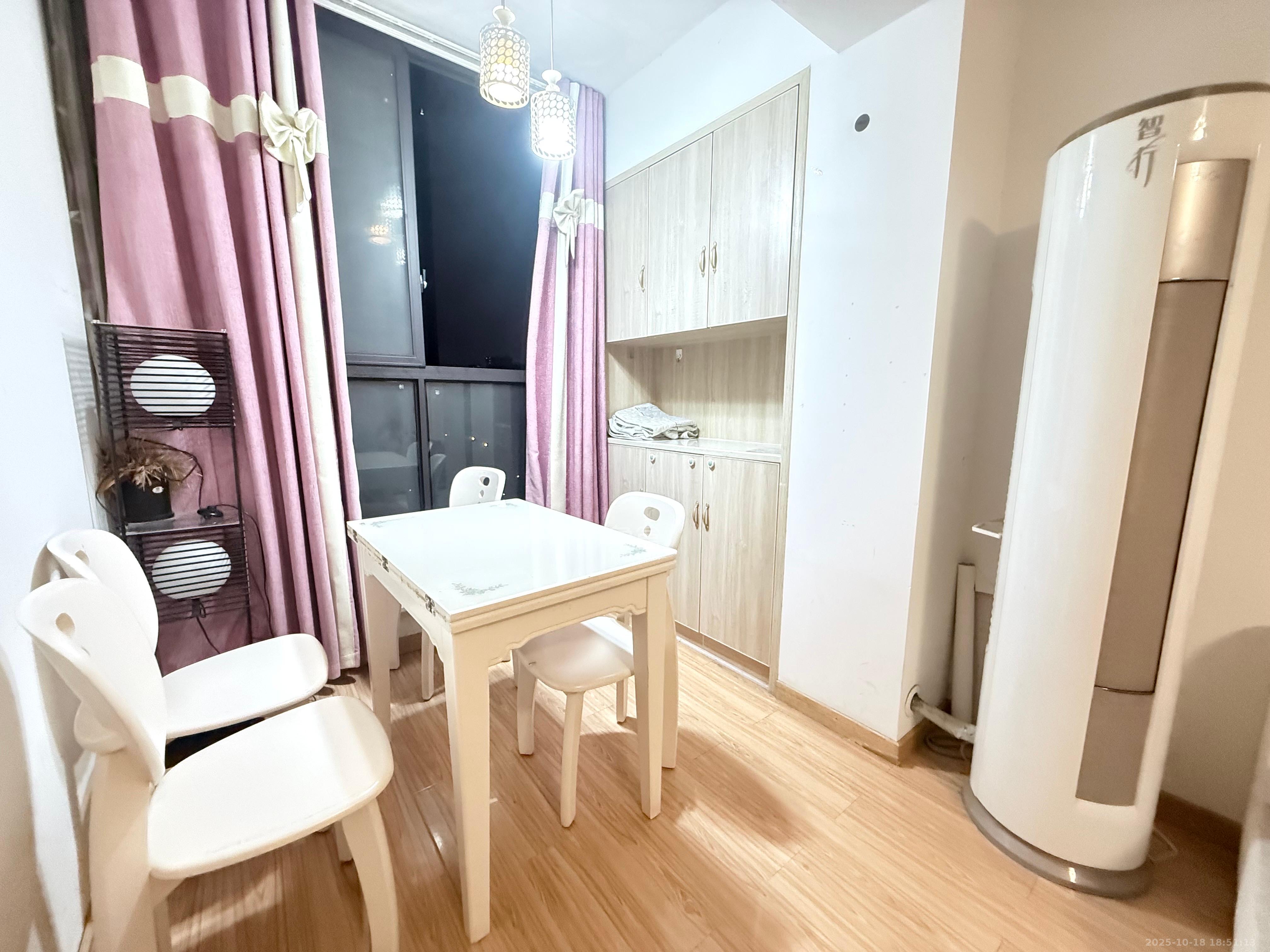 绿地之窗  2室1厅1卫    2000.0元/月 绿地之窗  2室1厅1卫    2000.0元/月室内图1