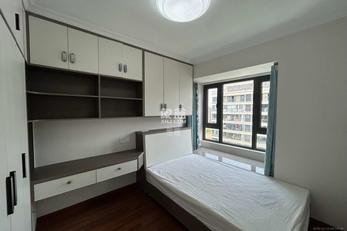 保利金香槟 3室2厅2卫 3600.0元/月 保利金香槟 3室2厅2卫 3600.0元/月室内图