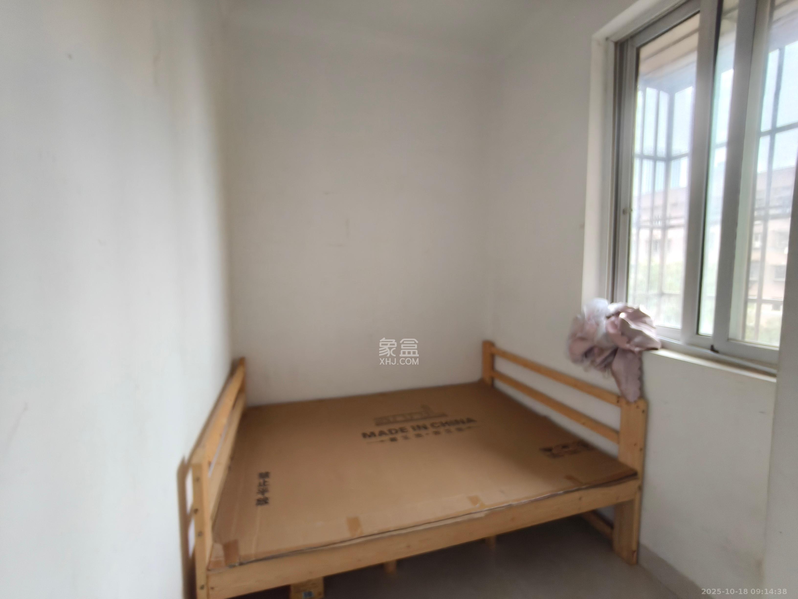 香槟小镇(香槟花苑) 3室2厅1卫 1600.0元/月 香槟小镇(香槟花苑) 3室2厅1卫 1600.0元/月室内图