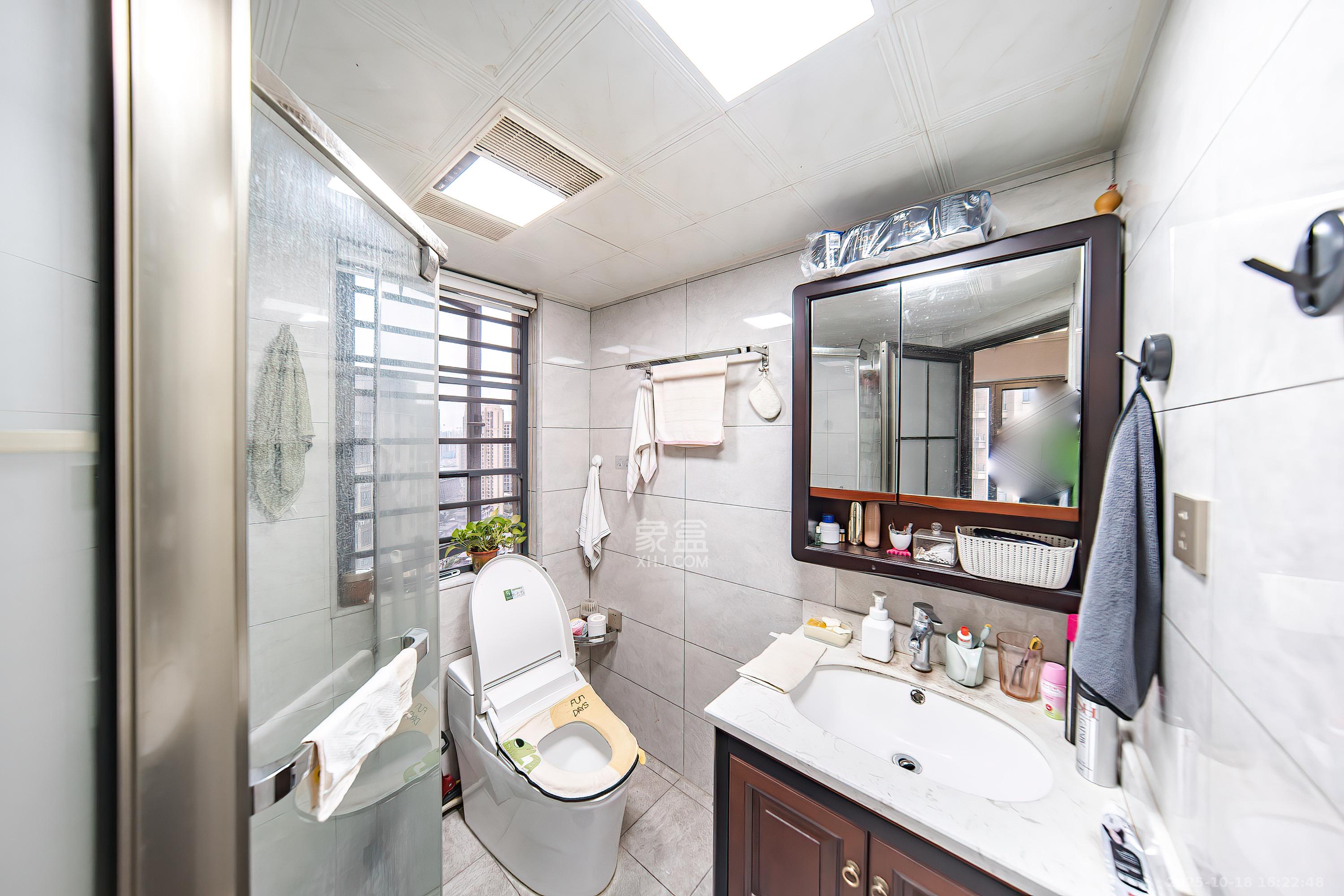 湘熙水郡（观澜海赋家园）  4室2厅2卫    180.0万卫生间