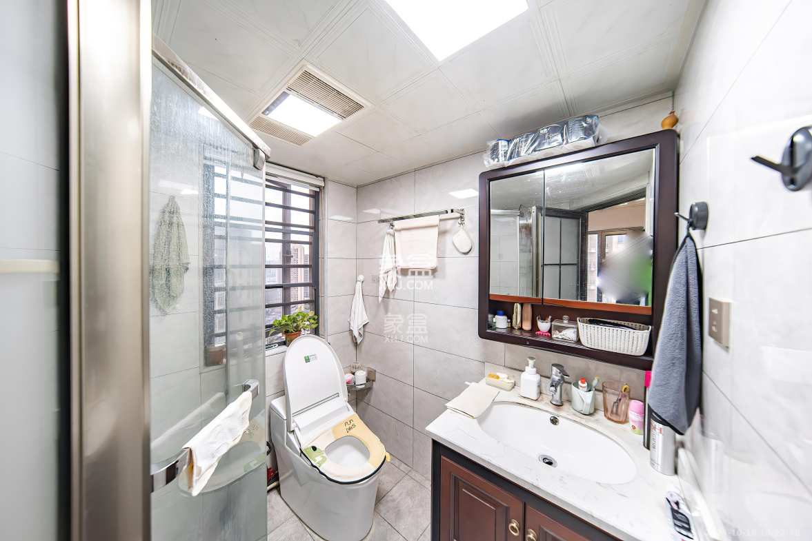 湘熙水郡(观澜海赋家园) 4室2厅2卫 180.0万 湘熙水郡(观澜海赋家园) 4室2厅2卫 180.0万卫生间