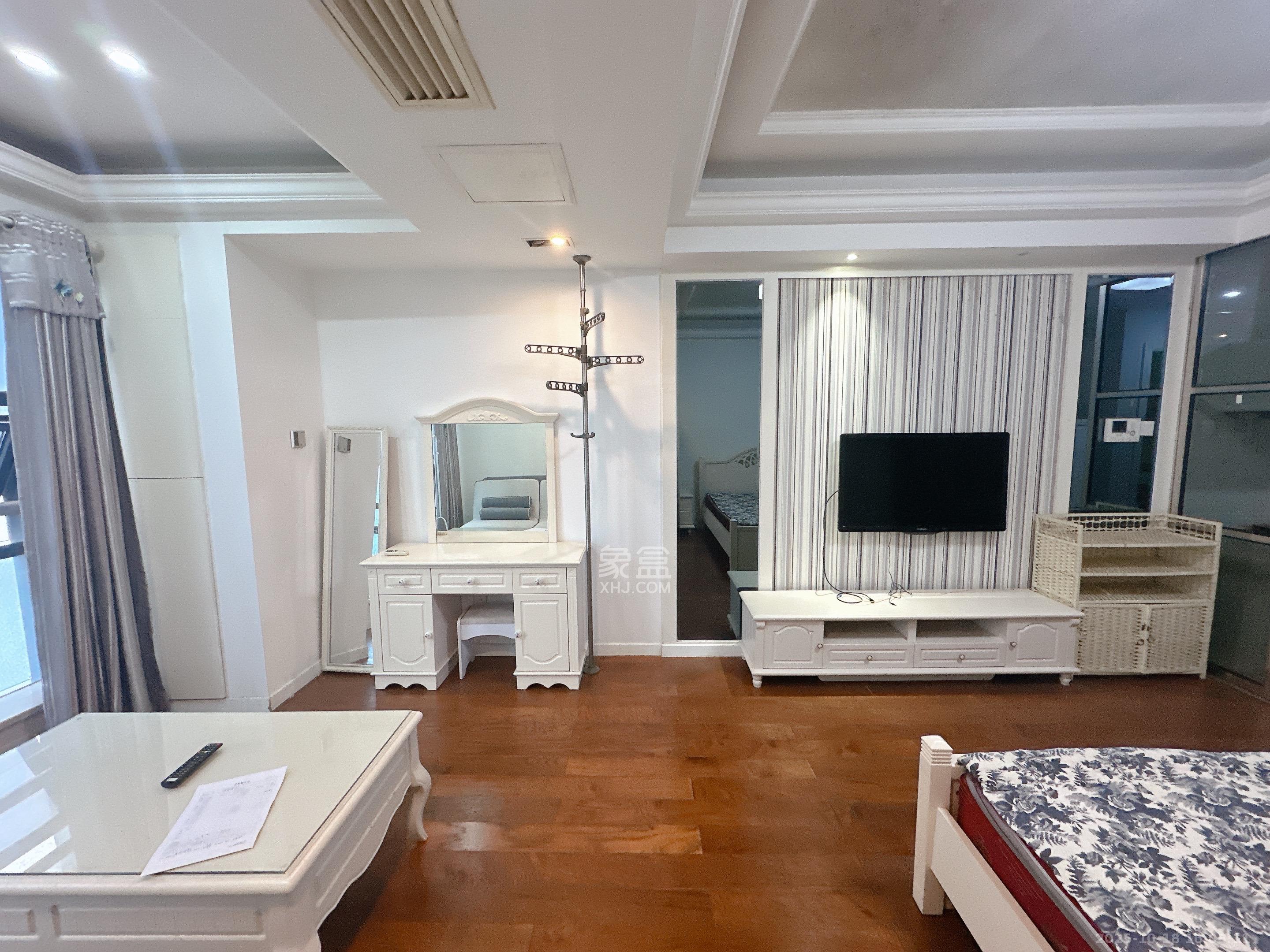 壹号公馆  1室1厅1卫    2000.0元/月室内图