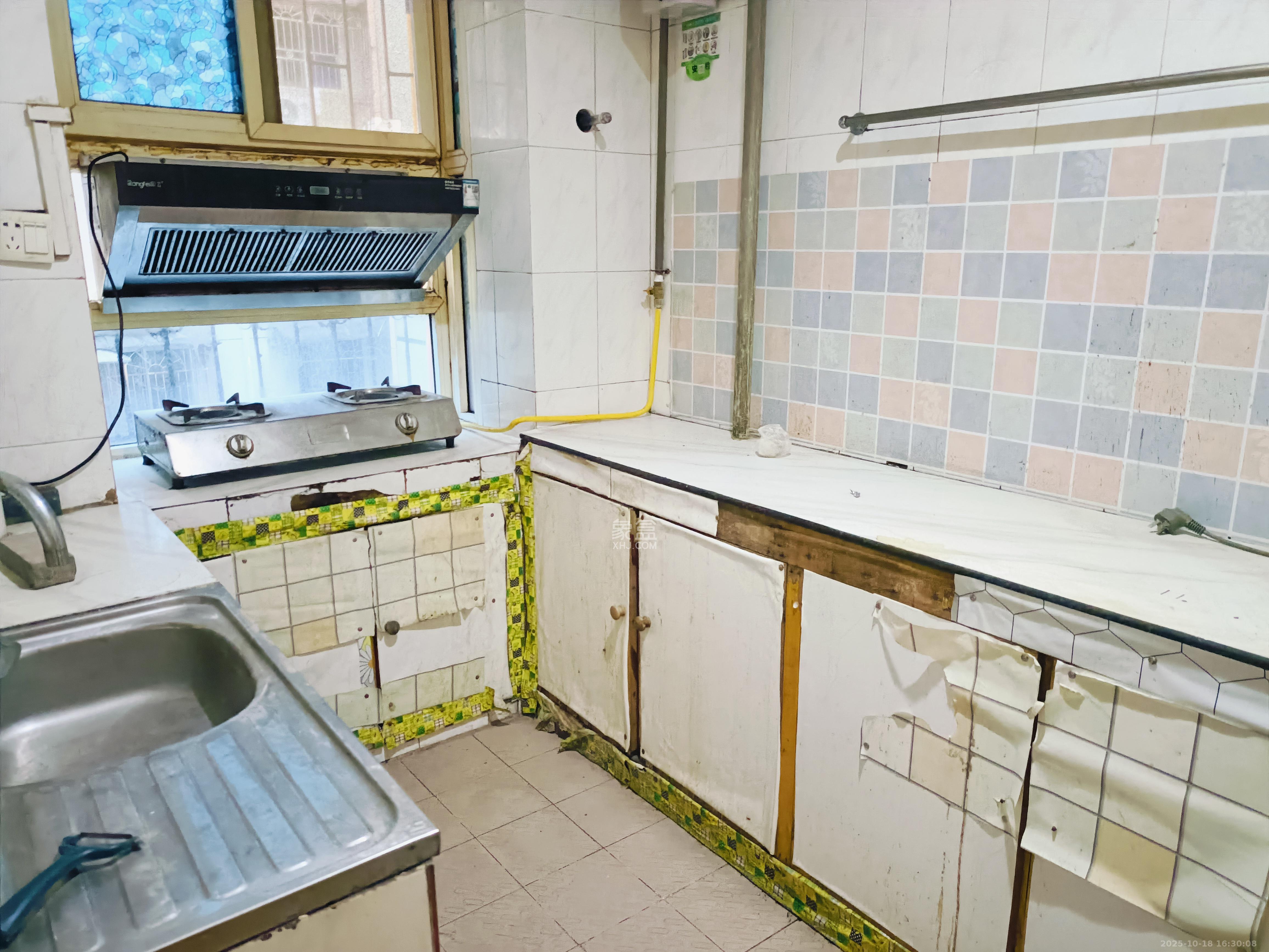 东风二村社区房  3室2厅1卫    2000.0元/月室内图