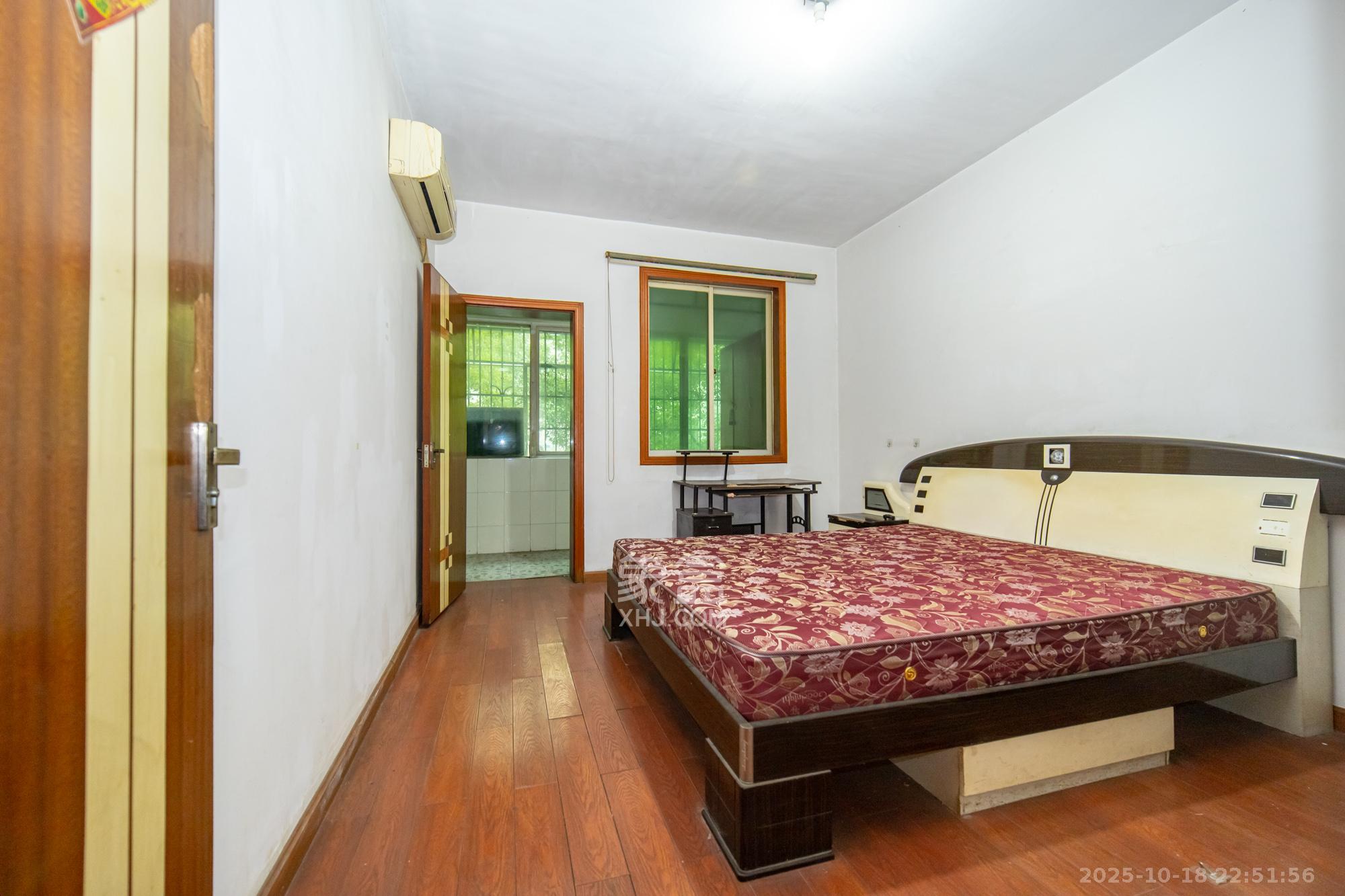 中南汽车世界 2室2厅1卫 30.0万 中南汽车世界 2室2厅1卫 30.0万卧室