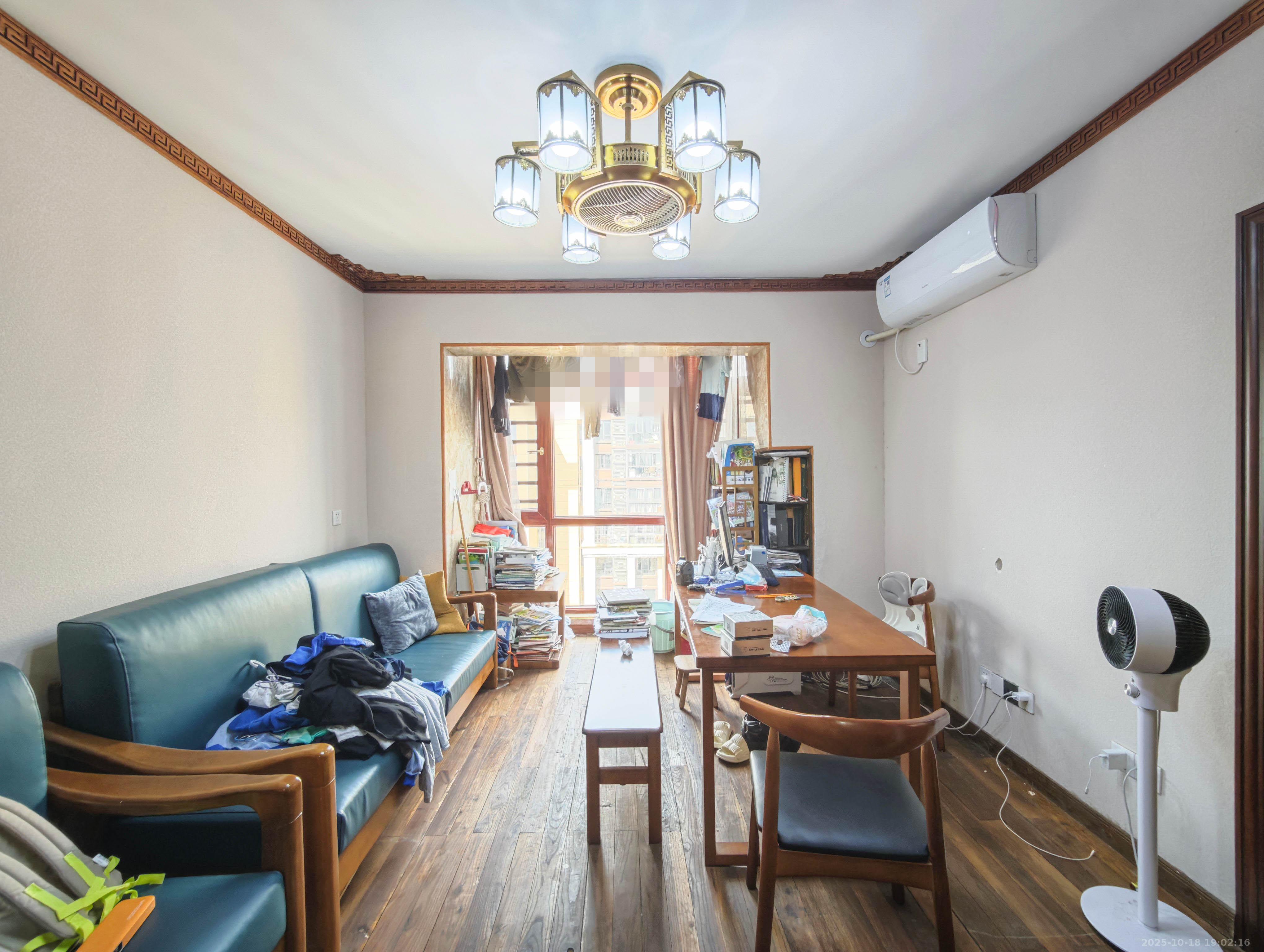 保利城（中航城国际社区、郡原美村）  4室2厅2卫    80.0万客厅