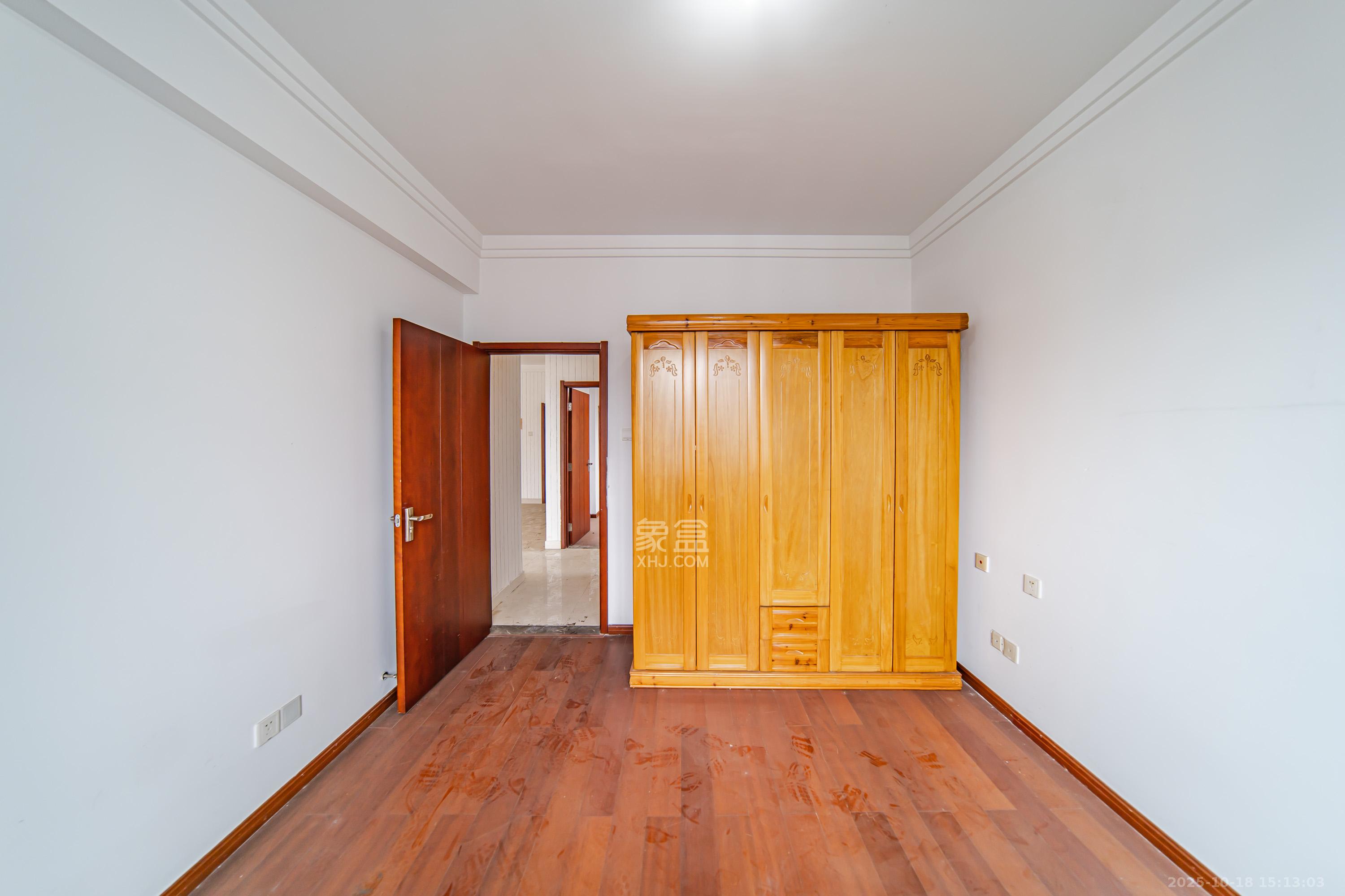 阳光100三期 2室2厅1卫 2000.0元/月 阳光100三期 2室2厅1卫 2000.0元/月室内图