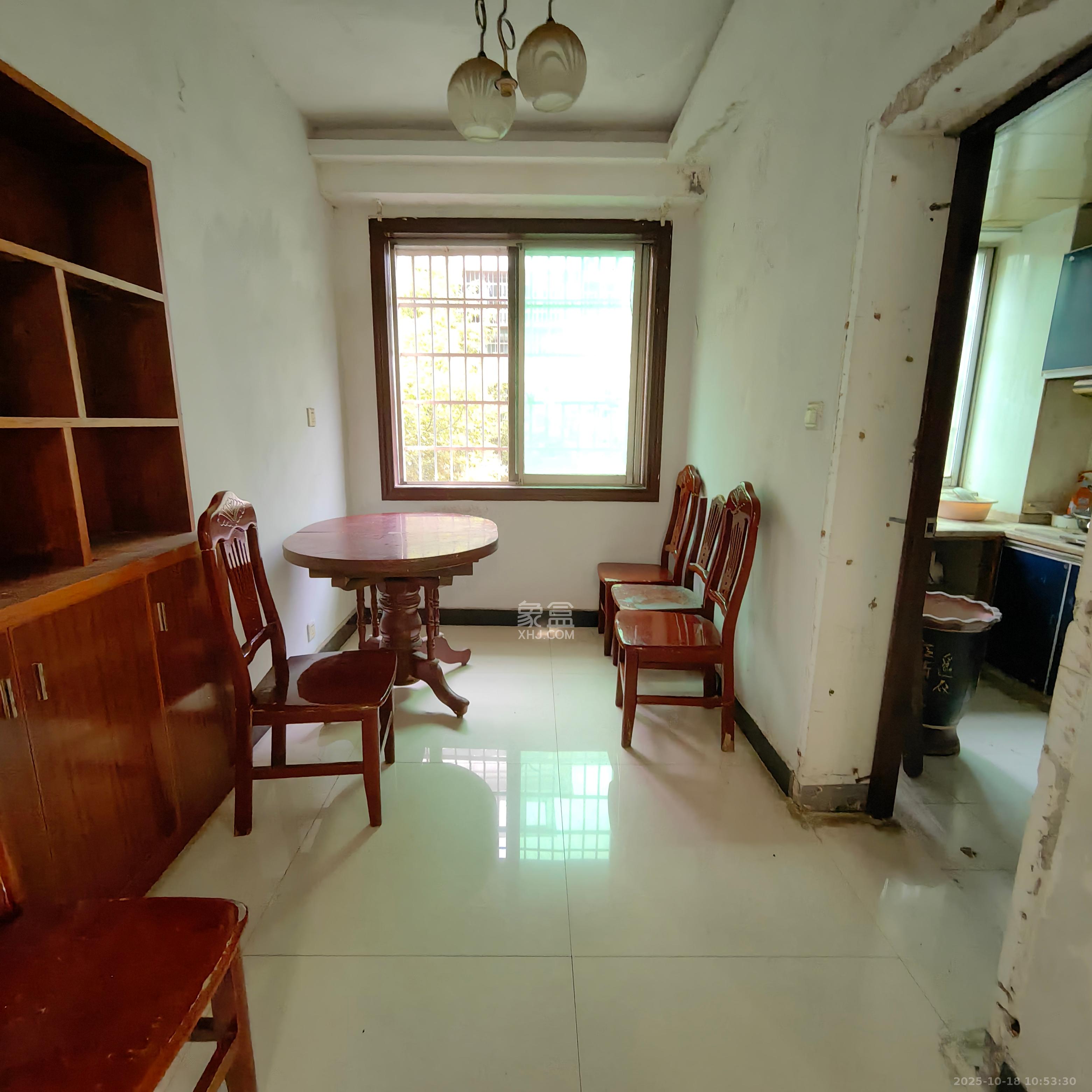 中南汽车世界  3室2厅1卫    1500.0元/月室内图