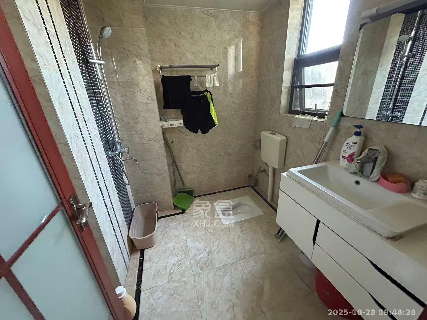 美的城一期  4室2厅2卫    2300.0元/月室内图