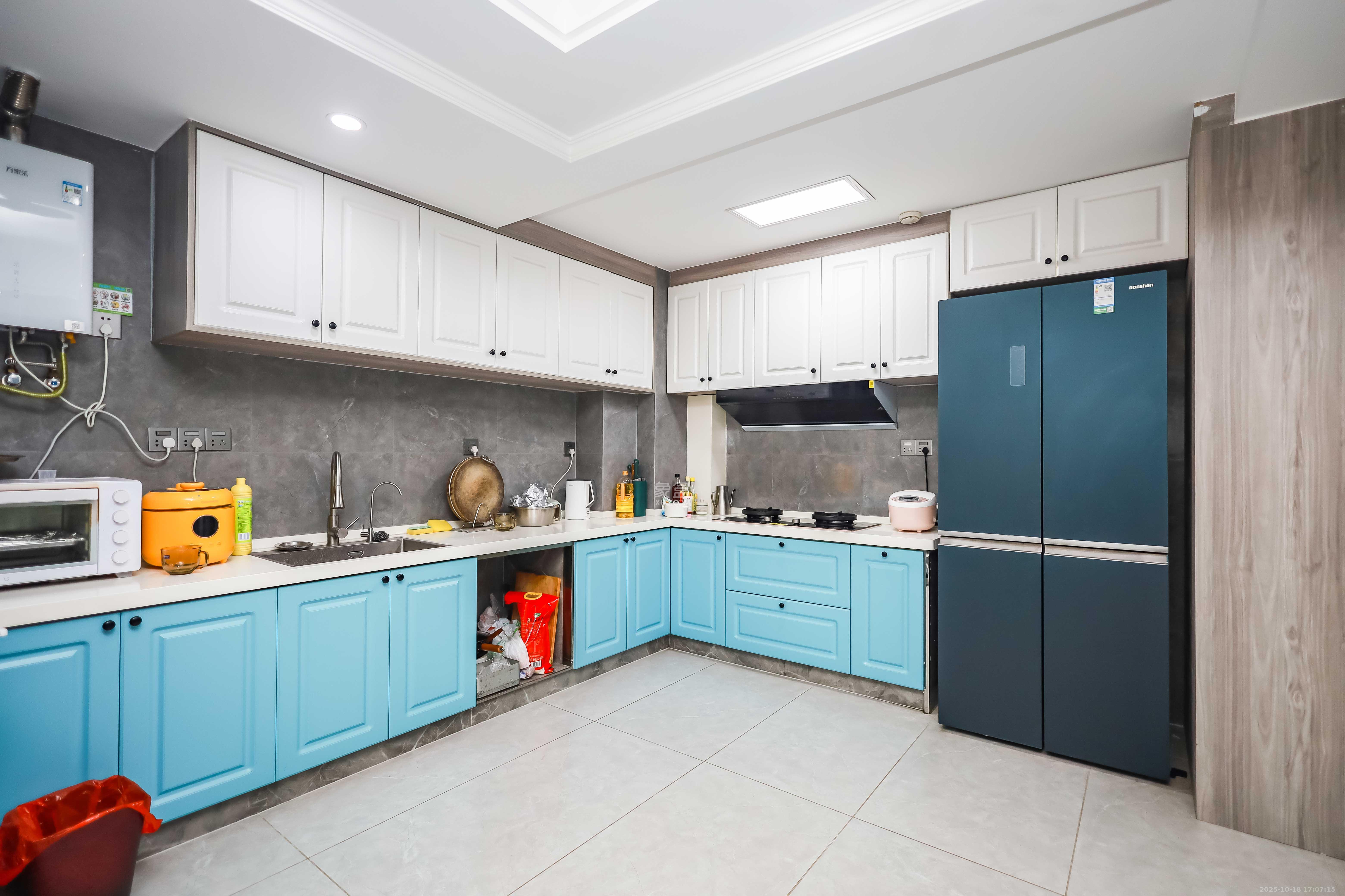 长房云时代  3室2厅1卫    88.0万厨房