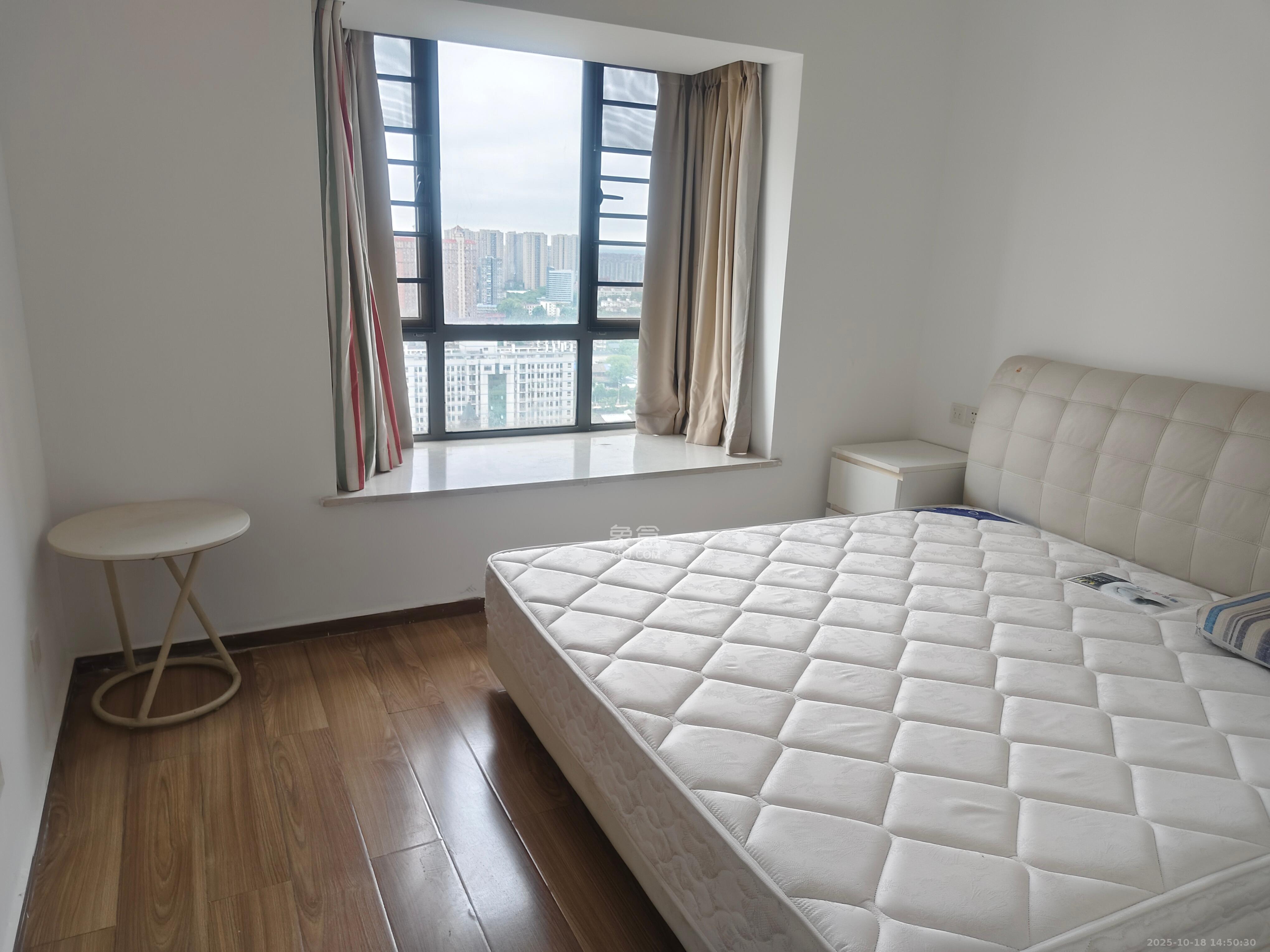 上海城小区 3室2厅2卫 2300.0元/月 上海城小区 3室2厅2卫 2300.0元/月室内图