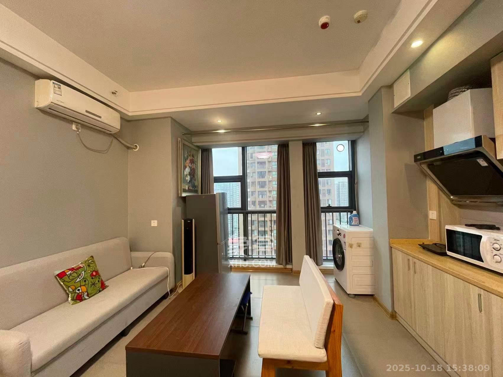 第六都（陆都小区）  1室1厅1卫    1800.0元/月室内图