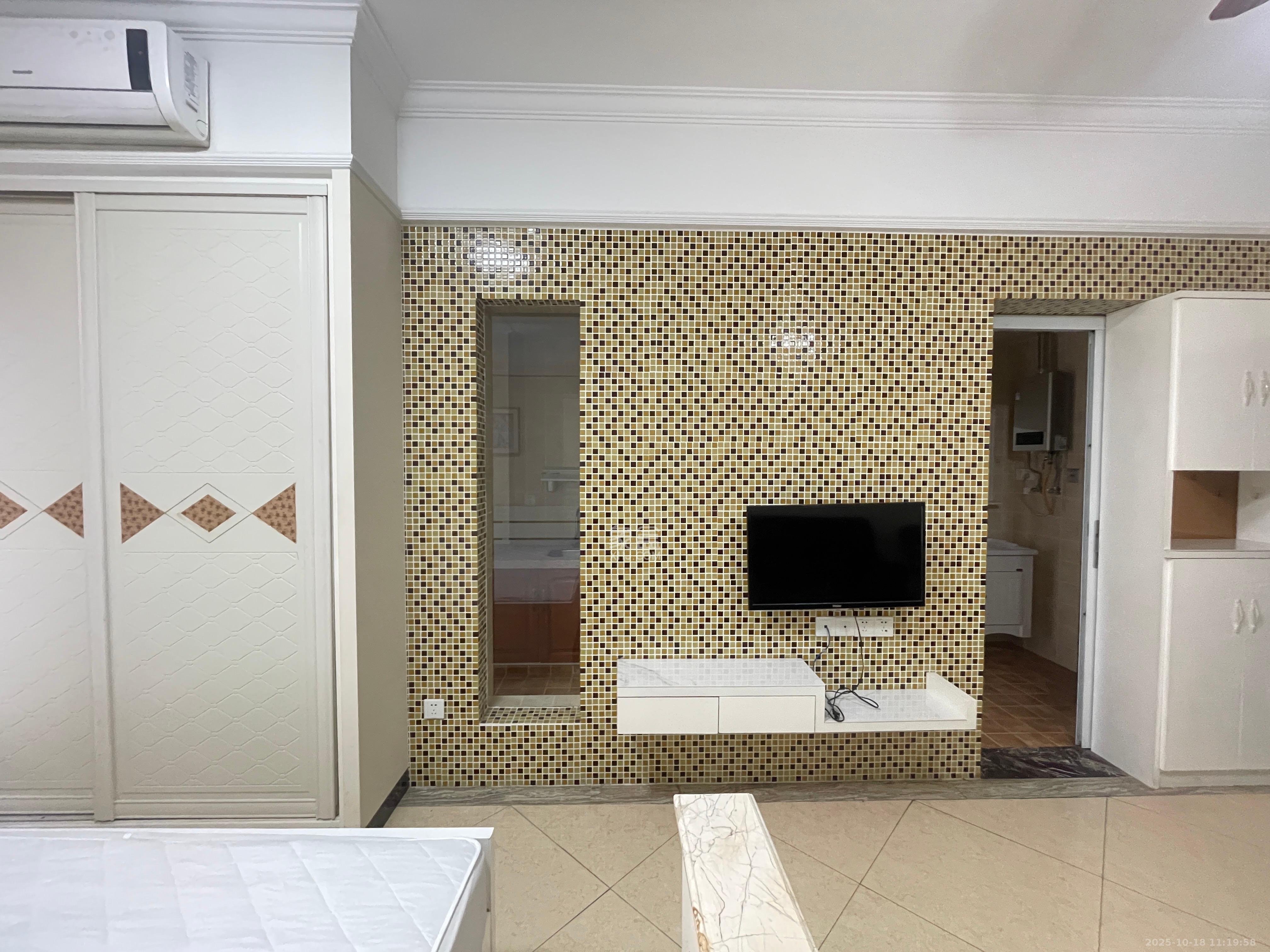 地华梅溪湖畔  1室1厅1卫    1900.0元/月 地华梅溪湖畔  1室1厅1卫    1900.0元/月室内图