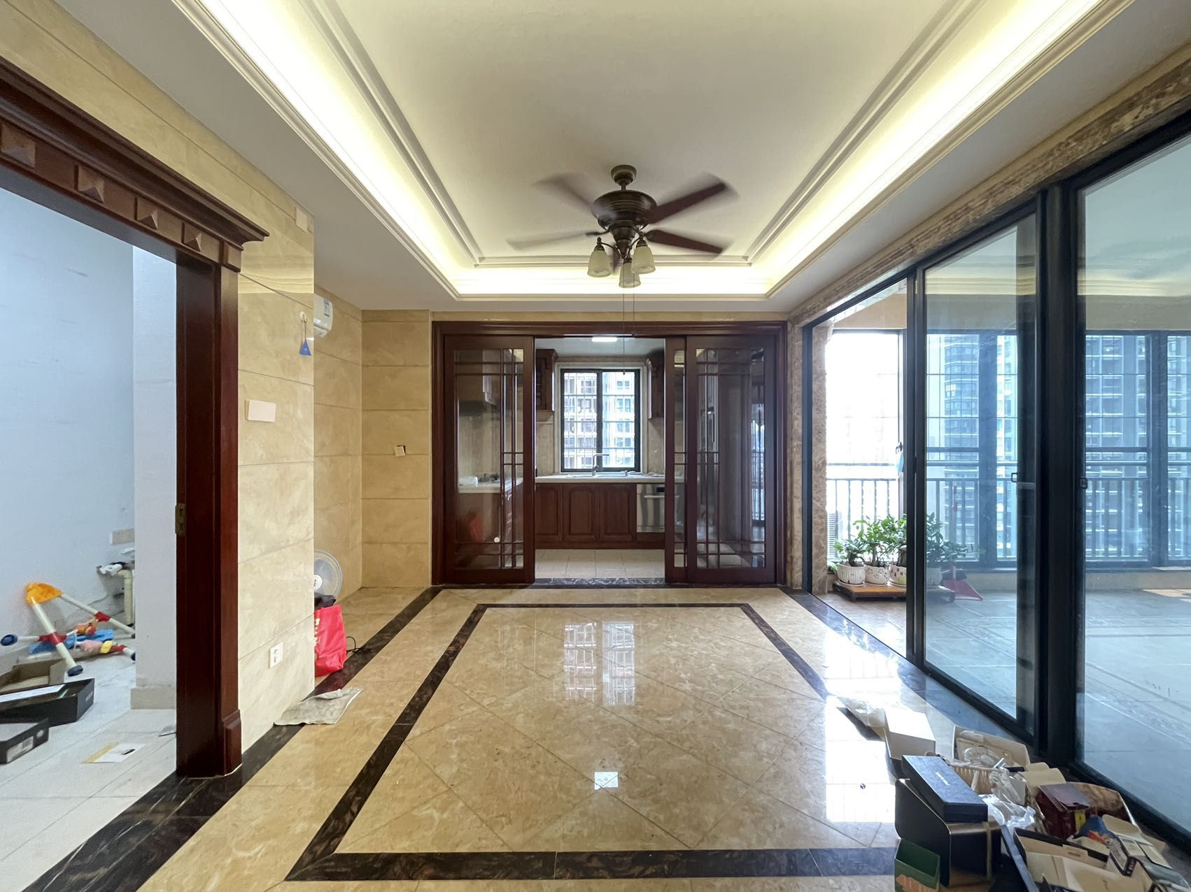 环强御景湾 4室2厅2卫 5800.0元/月 环强御景湾 4室2厅2卫 5800.0元/月室内图