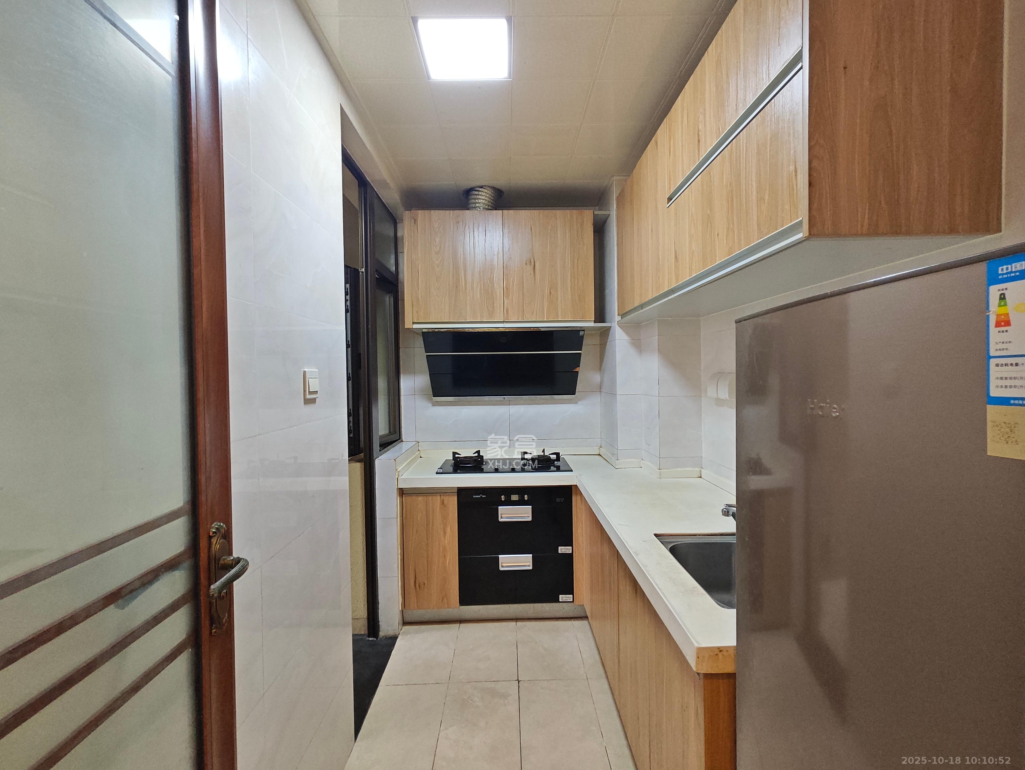 江山帝景哈佛  3室2厅1卫    2000.0元/月 江山帝景哈佛  3室2厅1卫    2000.0元/月室内图