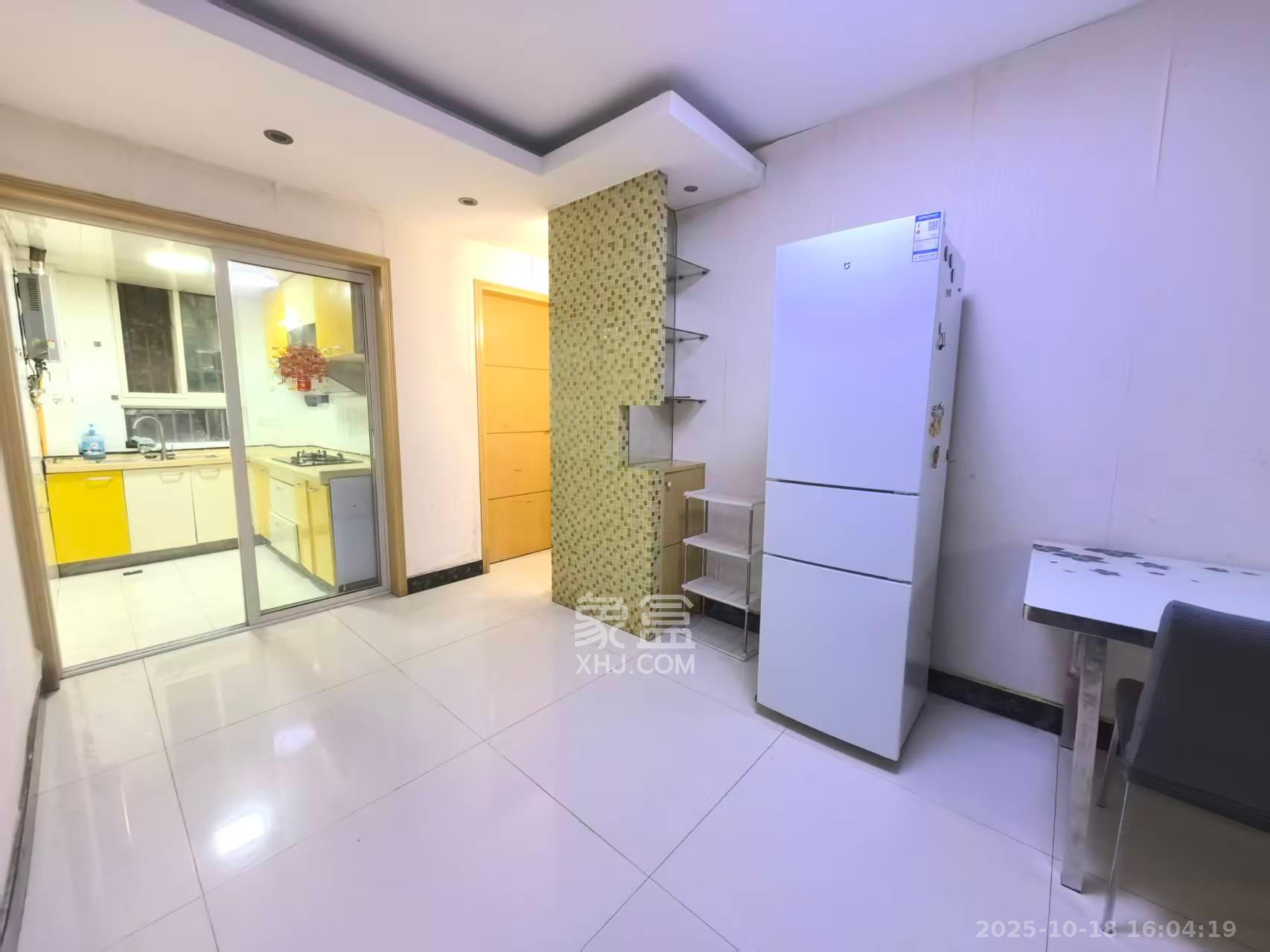 龙吉湾小区(龙瑞尚苑) 3室2厅1卫 1800.0元/月 龙吉湾小区(龙瑞尚苑) 3室2厅1卫 1800.0元/月室内图