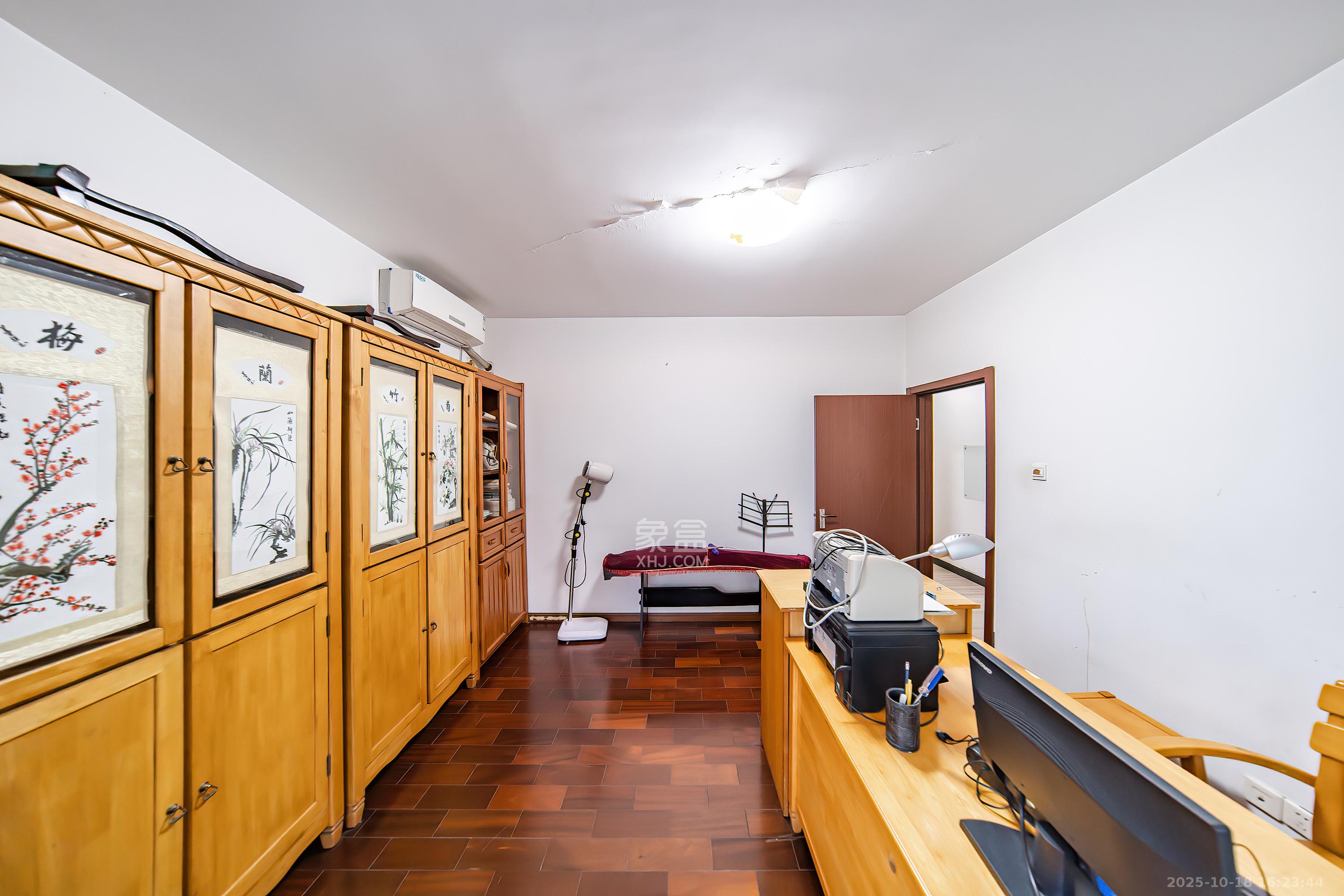 阳光100一期、四五期  4室2厅2卫    138.0万卧室