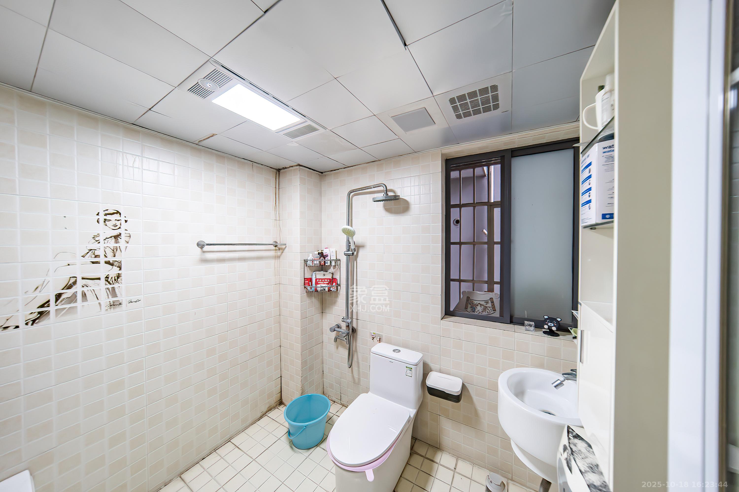 阳光100一期、四五期  4室2厅2卫    138.0万卫生间