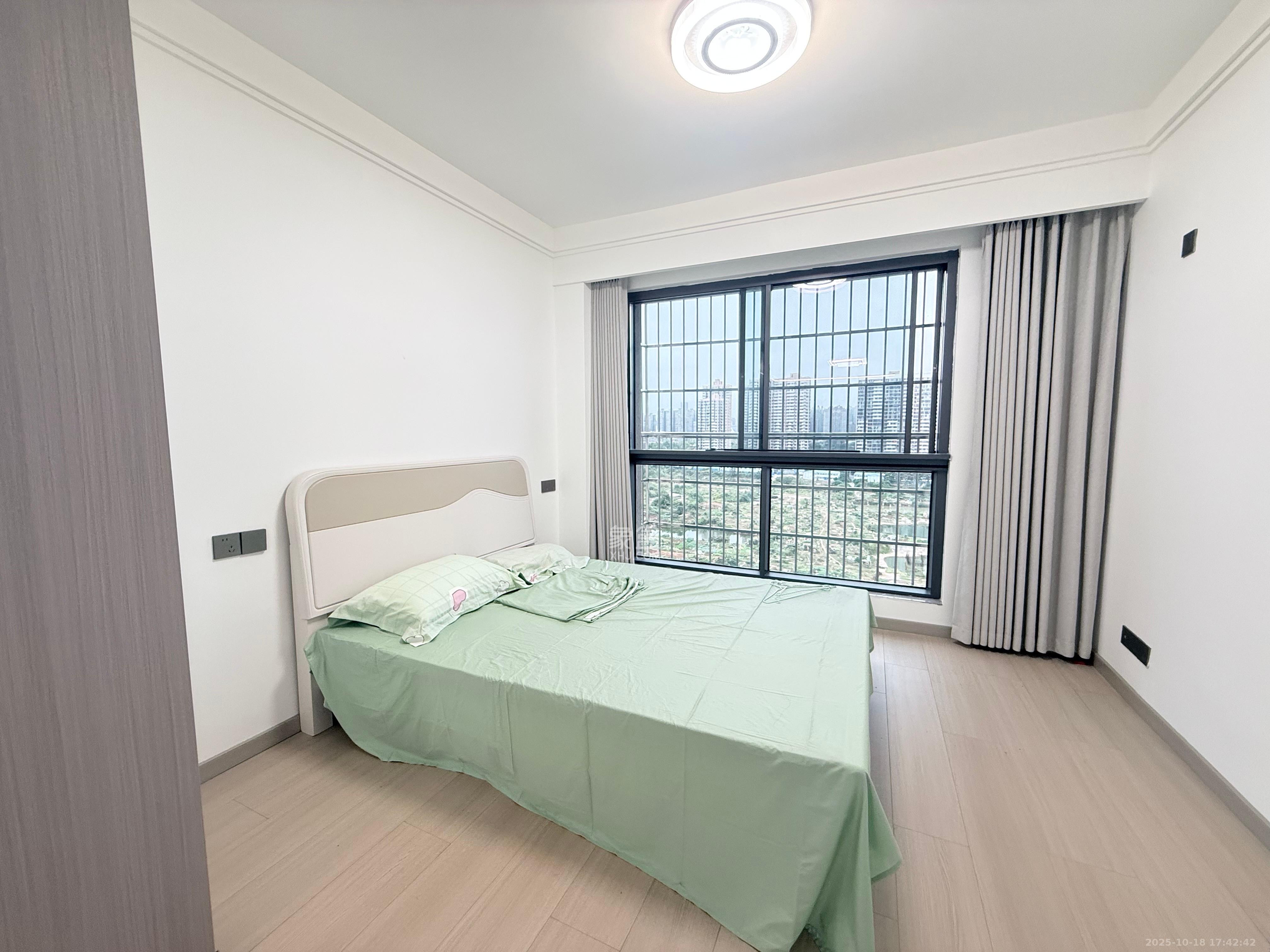 绿地之窗  3室1厅1卫    3200.0元/月室内图