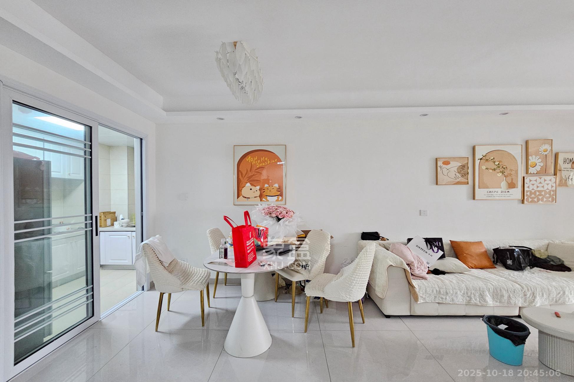 阳光城尚东湾嘉林苑 3室2厅1卫 80.0万 阳光城尚东湾嘉林苑 3室2厅1卫 80.0万客厅