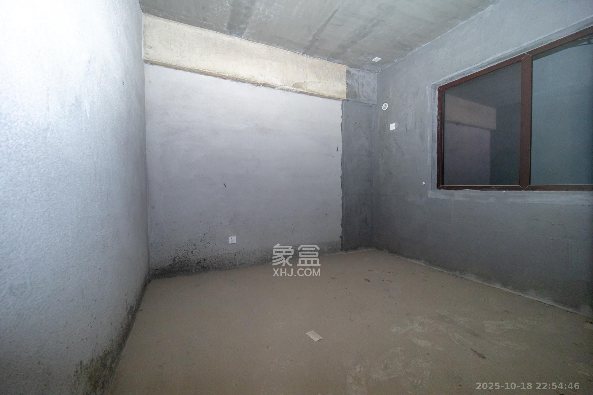 新长海广场  3室2厅1卫    53.8万卧室